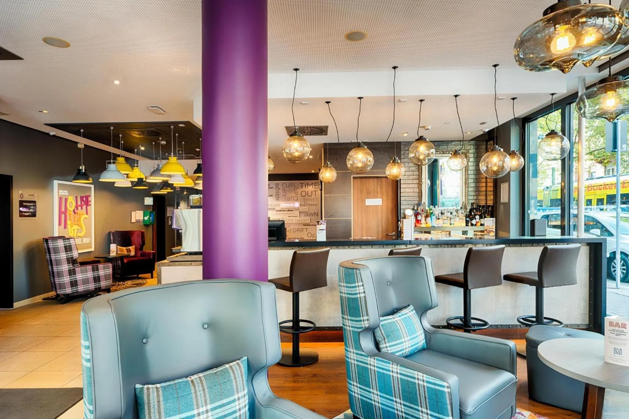 Lounge or bar in Premier Inn Frankfurt City Europaviertel