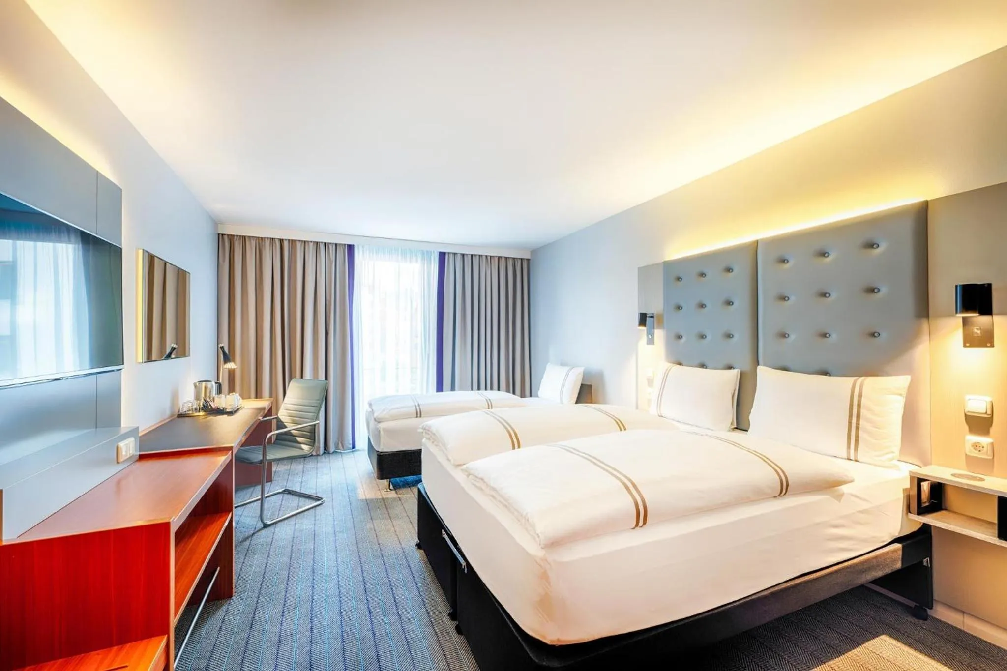 Bedroom, Bed in Premier Inn Frankfurt City Europaviertel