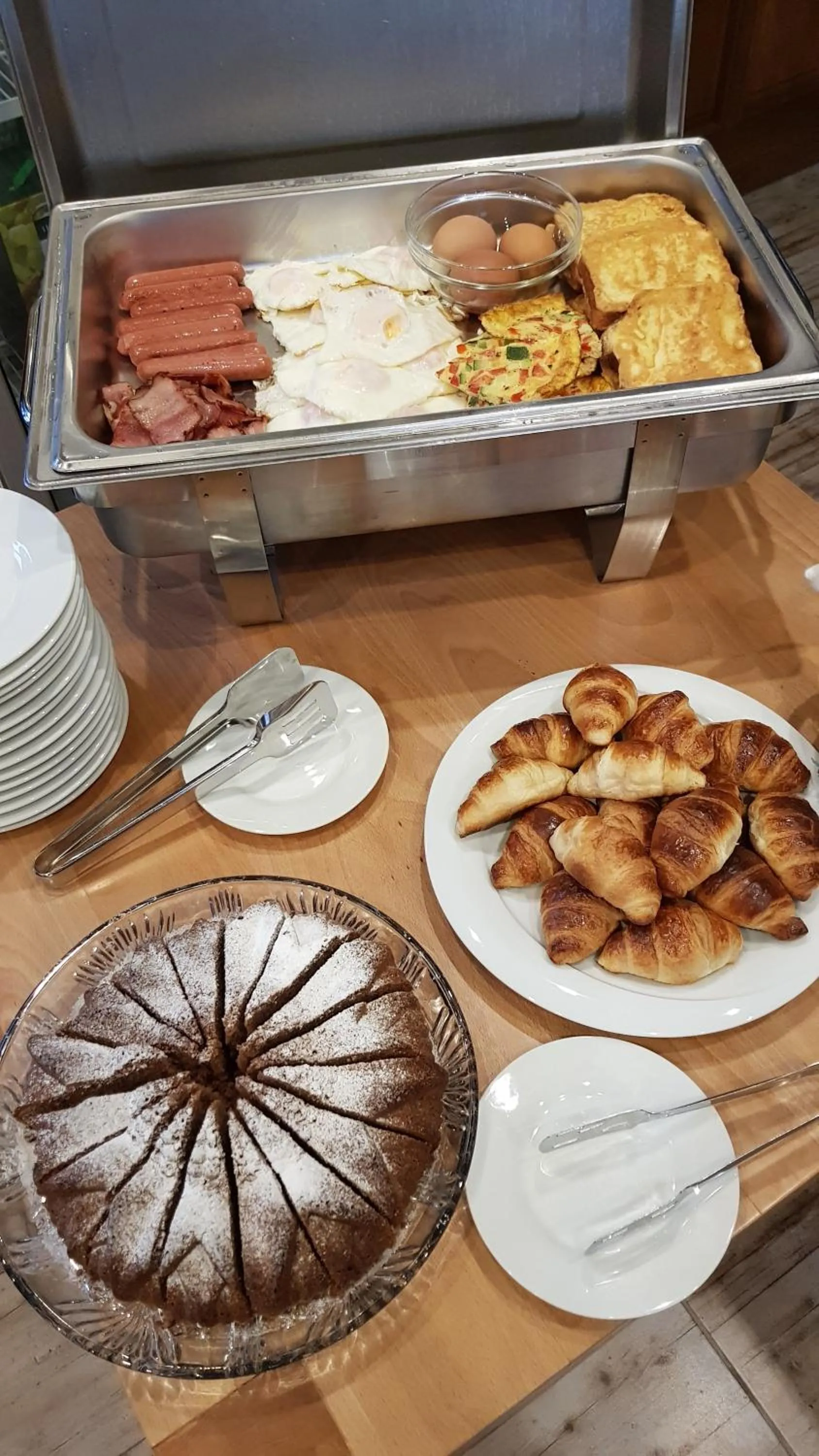 Buffet breakfast in Pansion Villa Cancar
