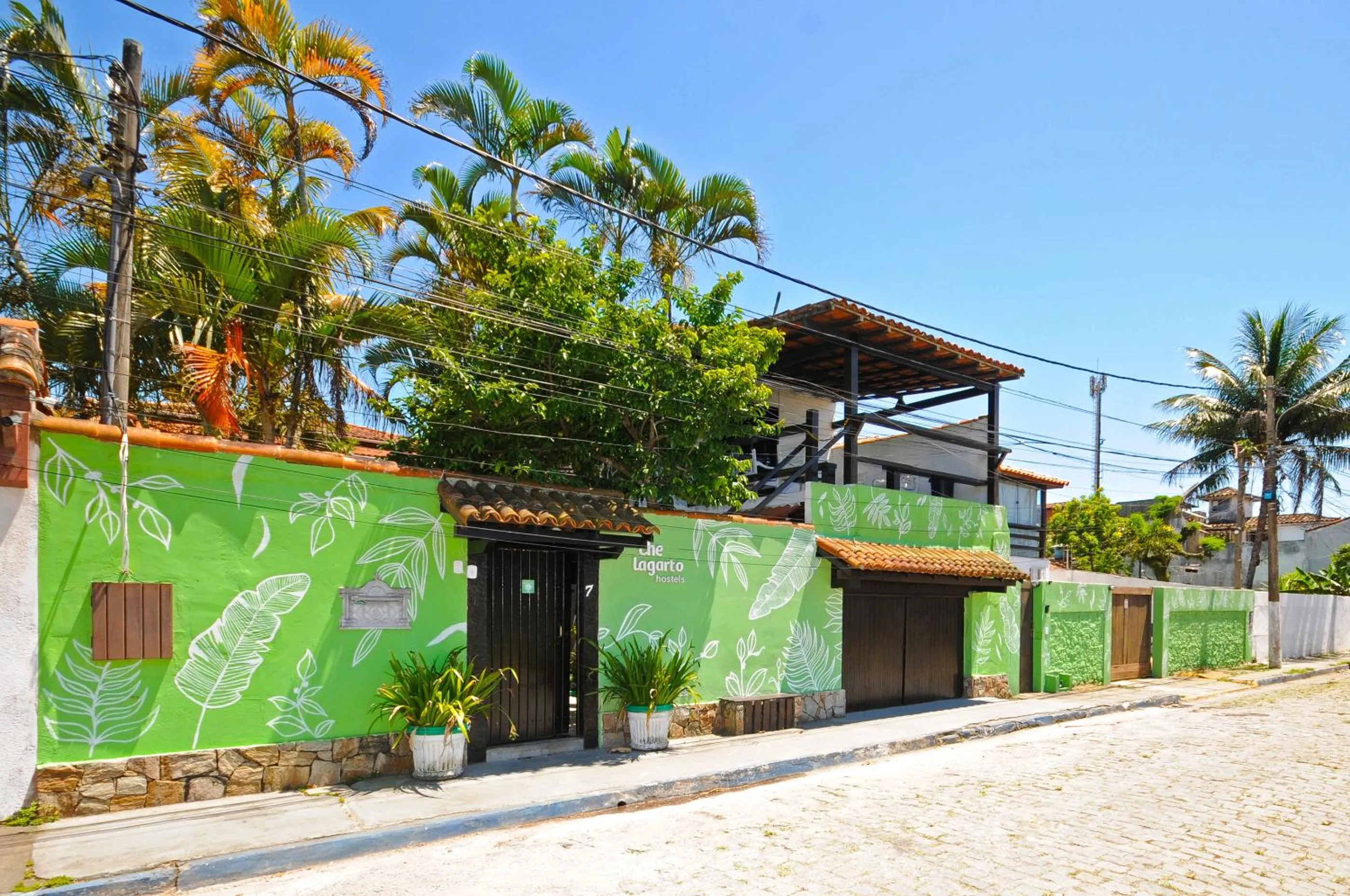 Facade/entrance in Che Lagarto Hostel Búzios
