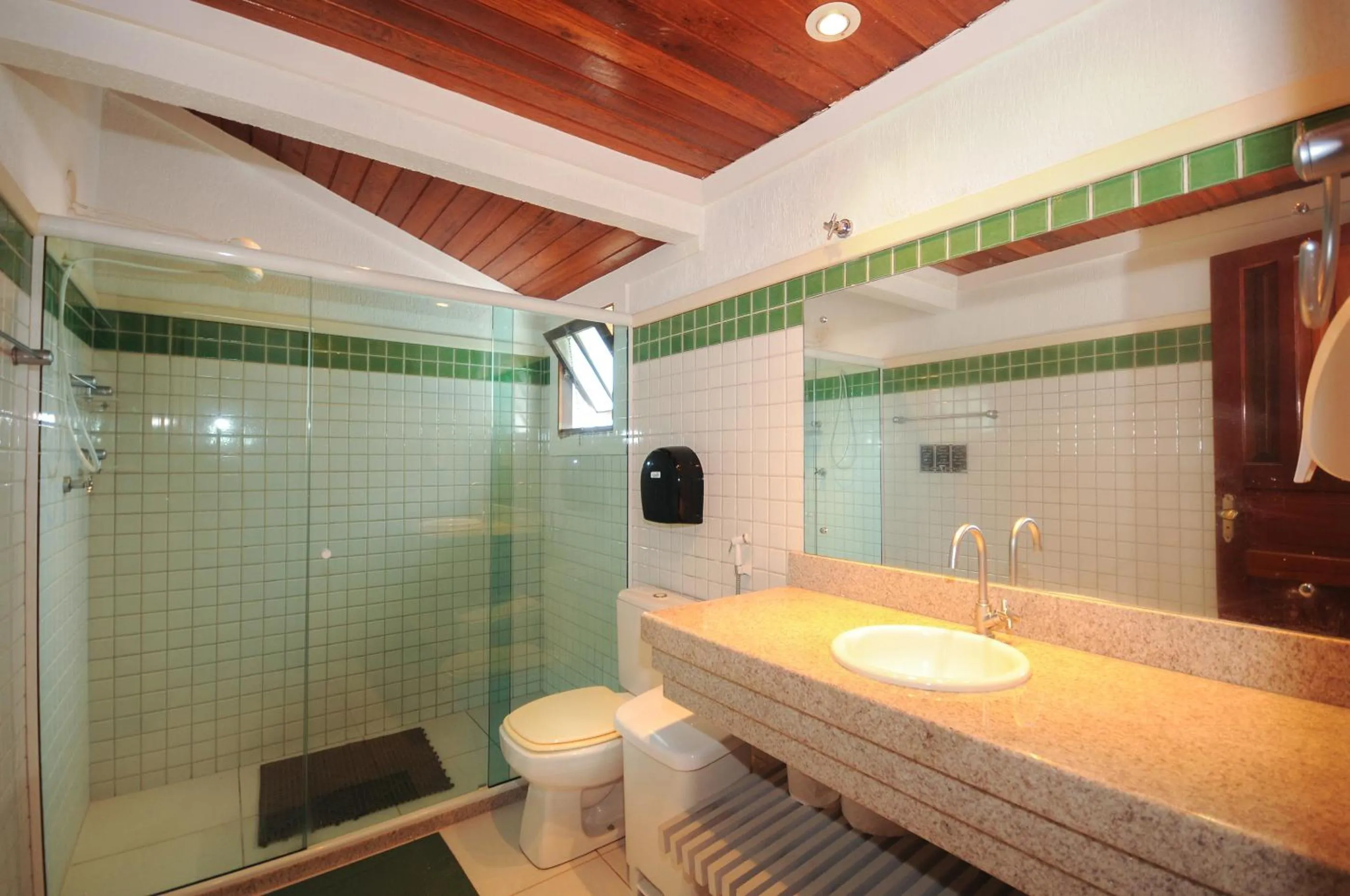 Bathroom in Che Lagarto Hostel Búzios