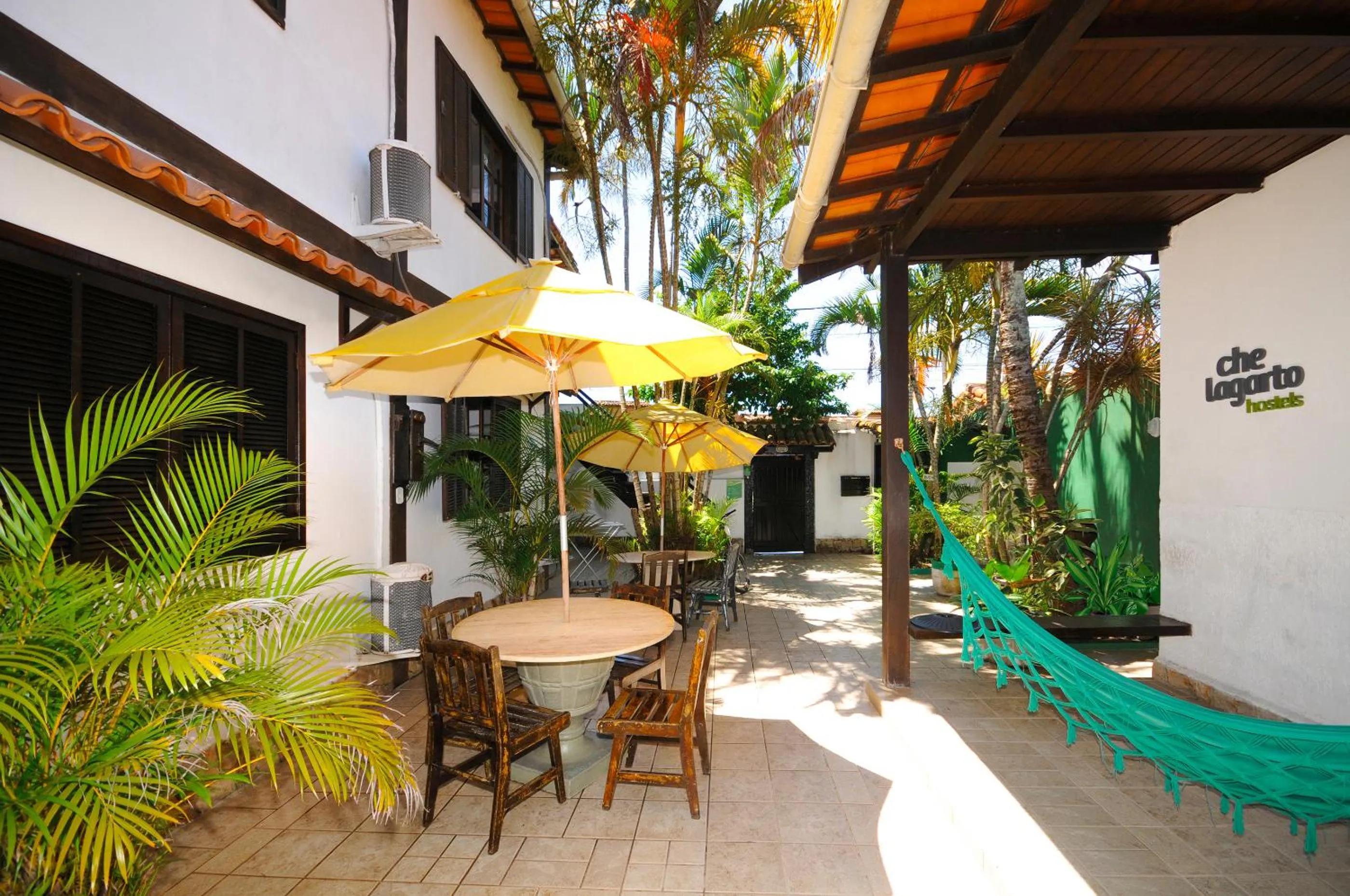 Patio in Che Lagarto Hostel Búzios