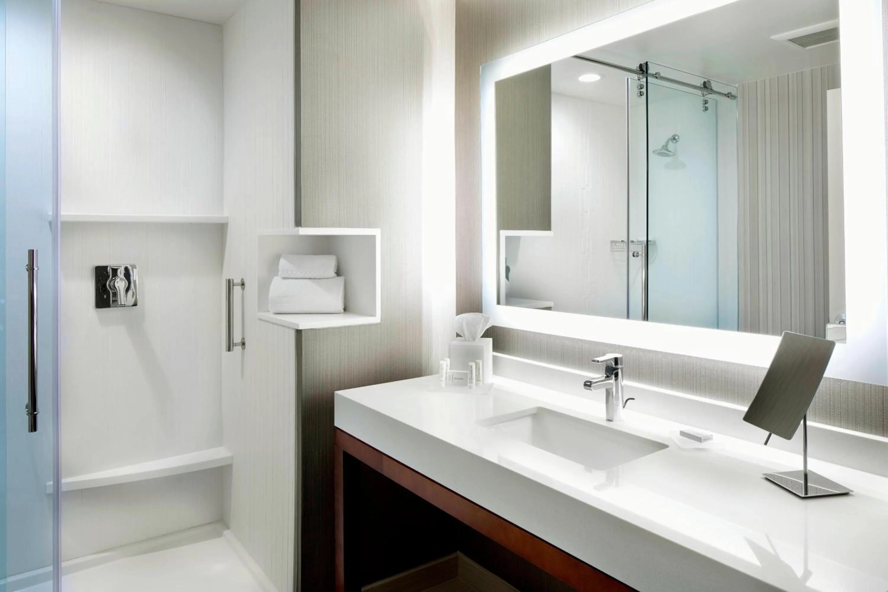 Bathroom in Courtyard by Marriott Houston Intercontinental Airport