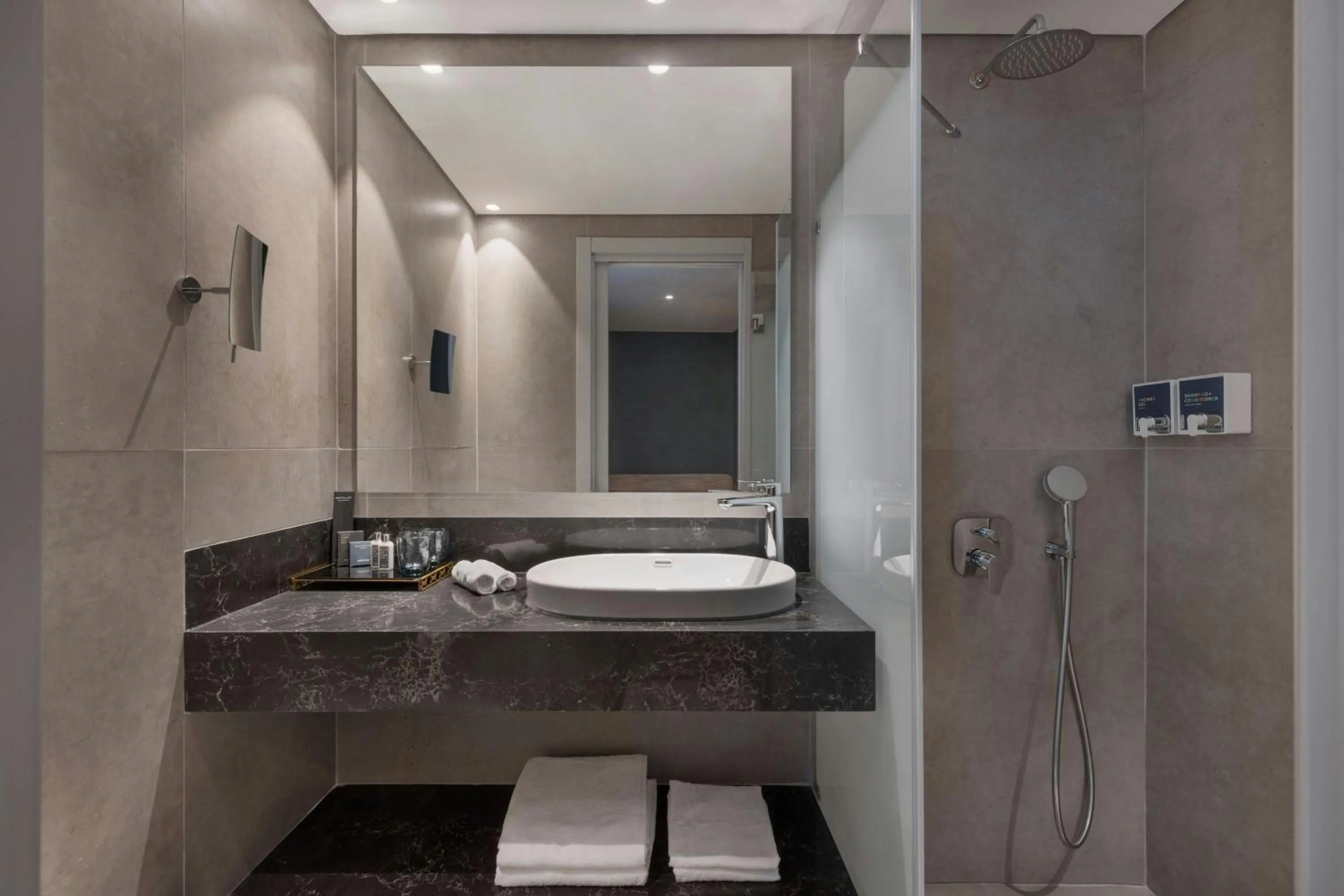Bathroom in Publica Isrotel, Autograph Collection