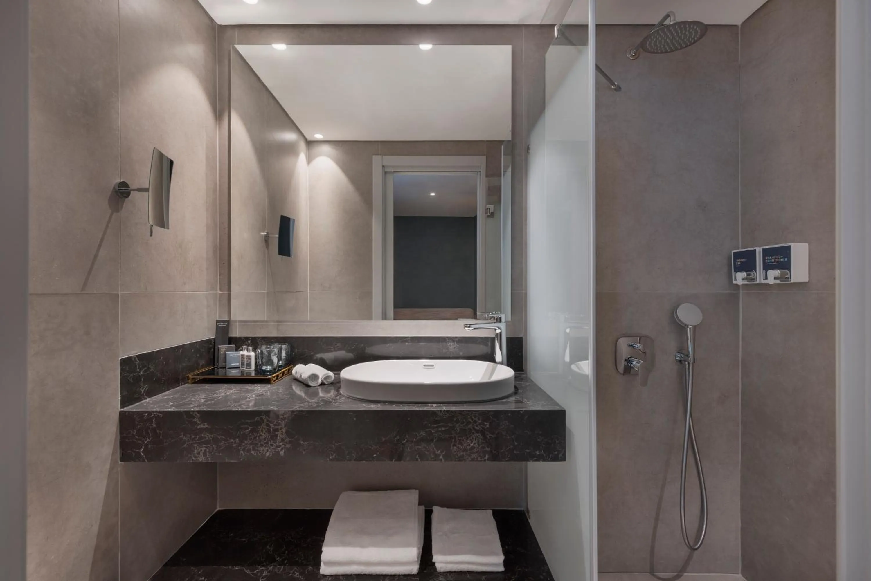 Bathroom in Publica Isrotel, Autograph Collection