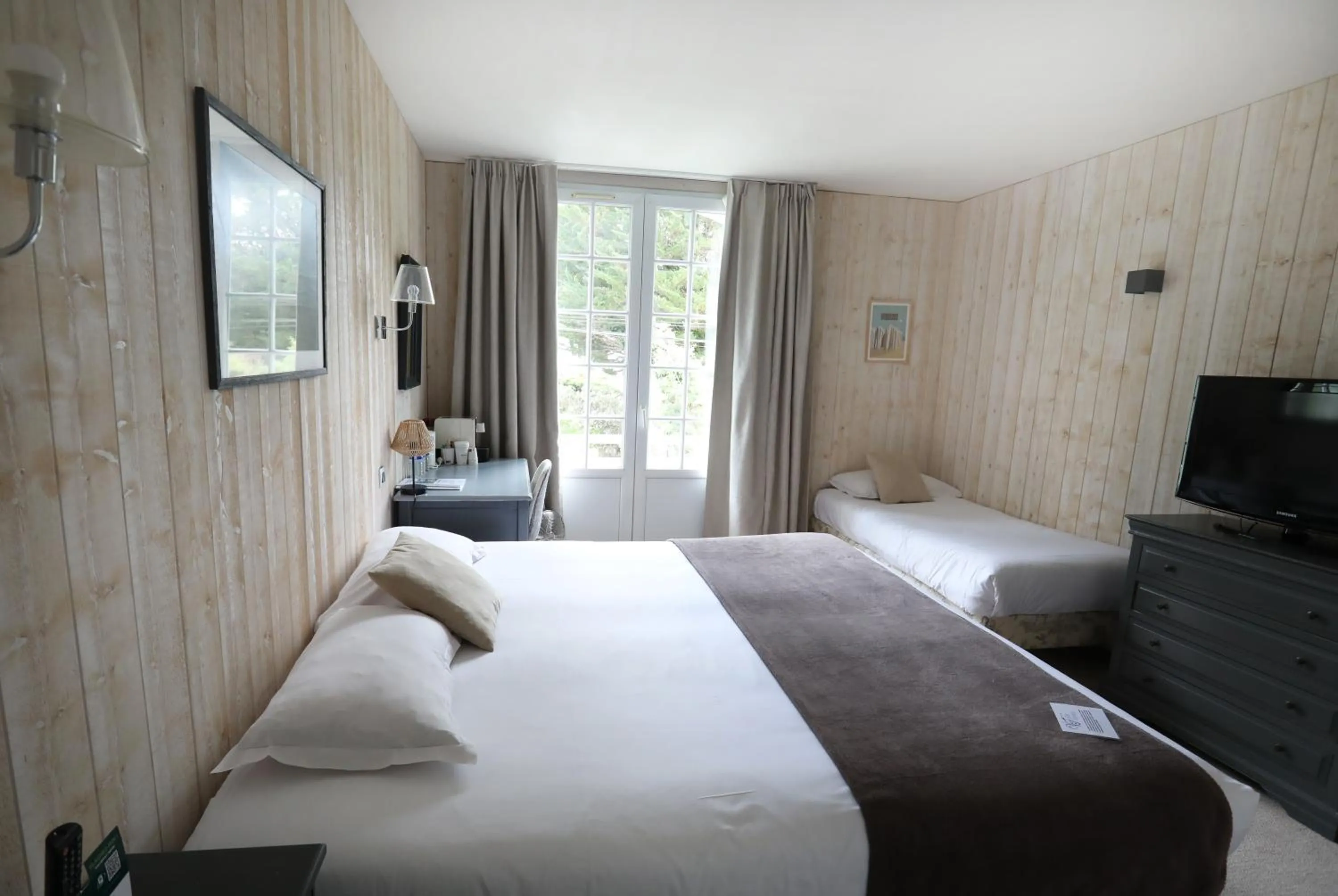 Bed in Hôtel Villa Flornoy Pornichet Baie de la Baule