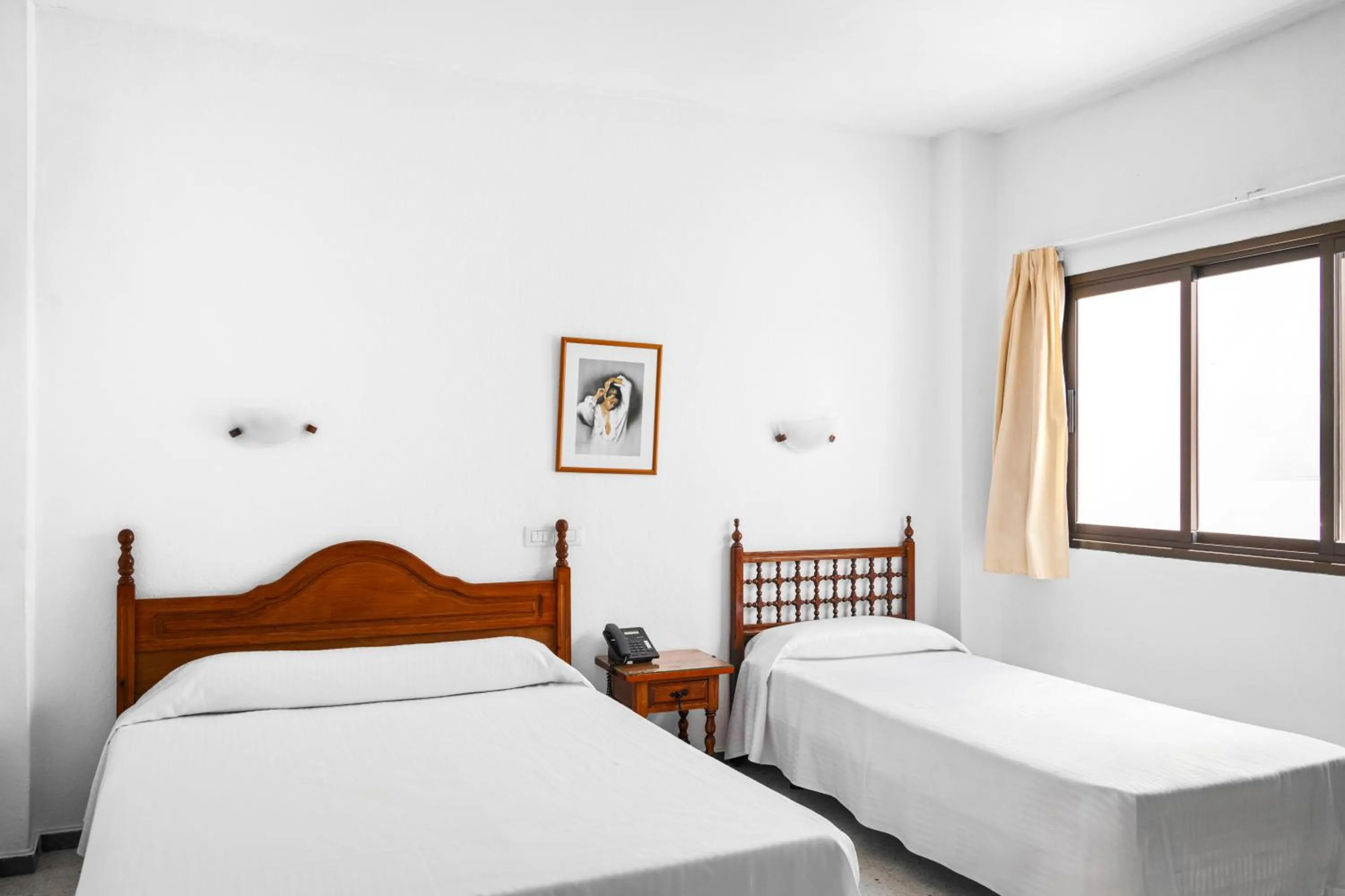 Bedroom, Bed in Hotel Valencia