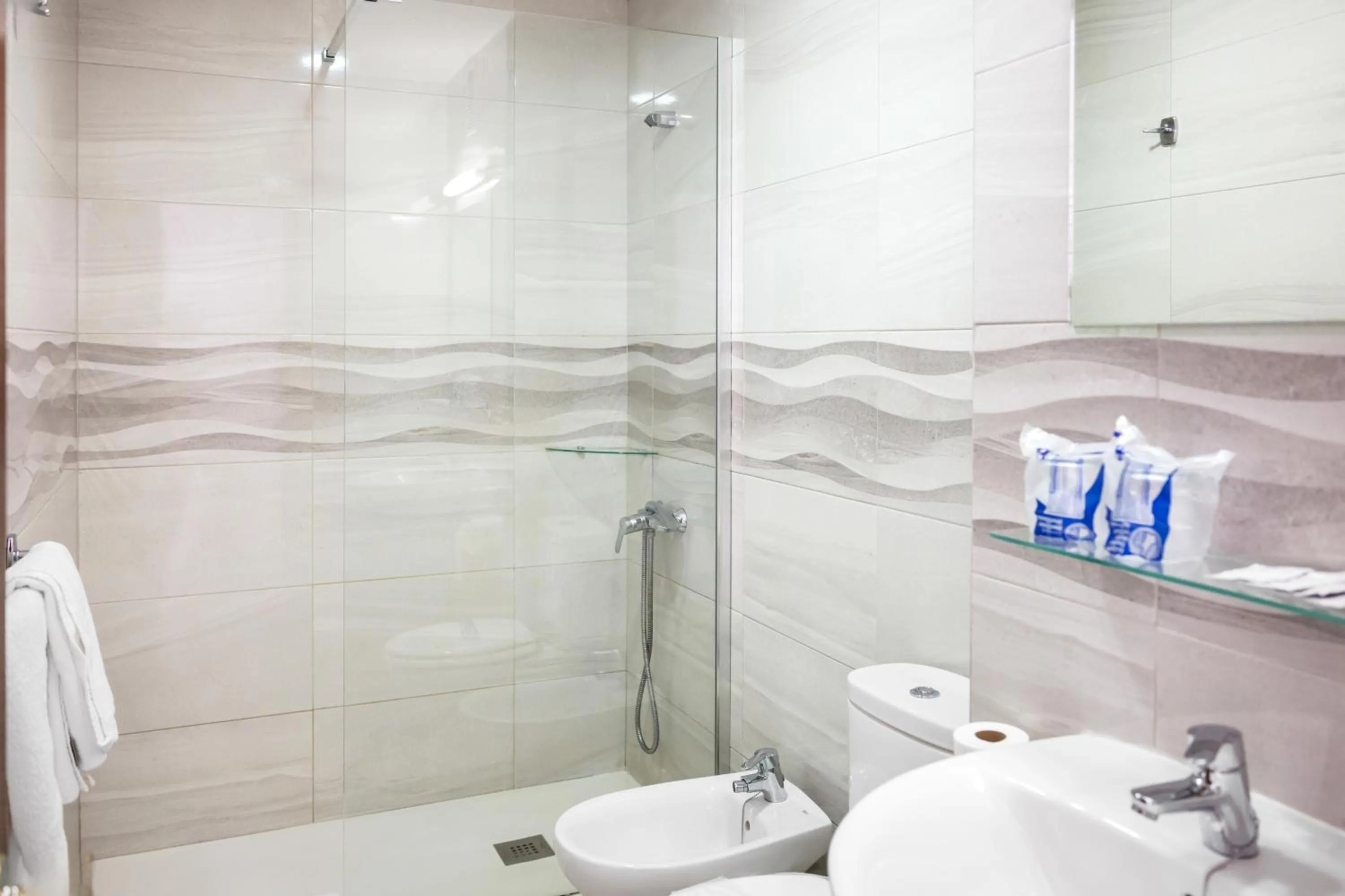 Bathroom in Hotel Valencia