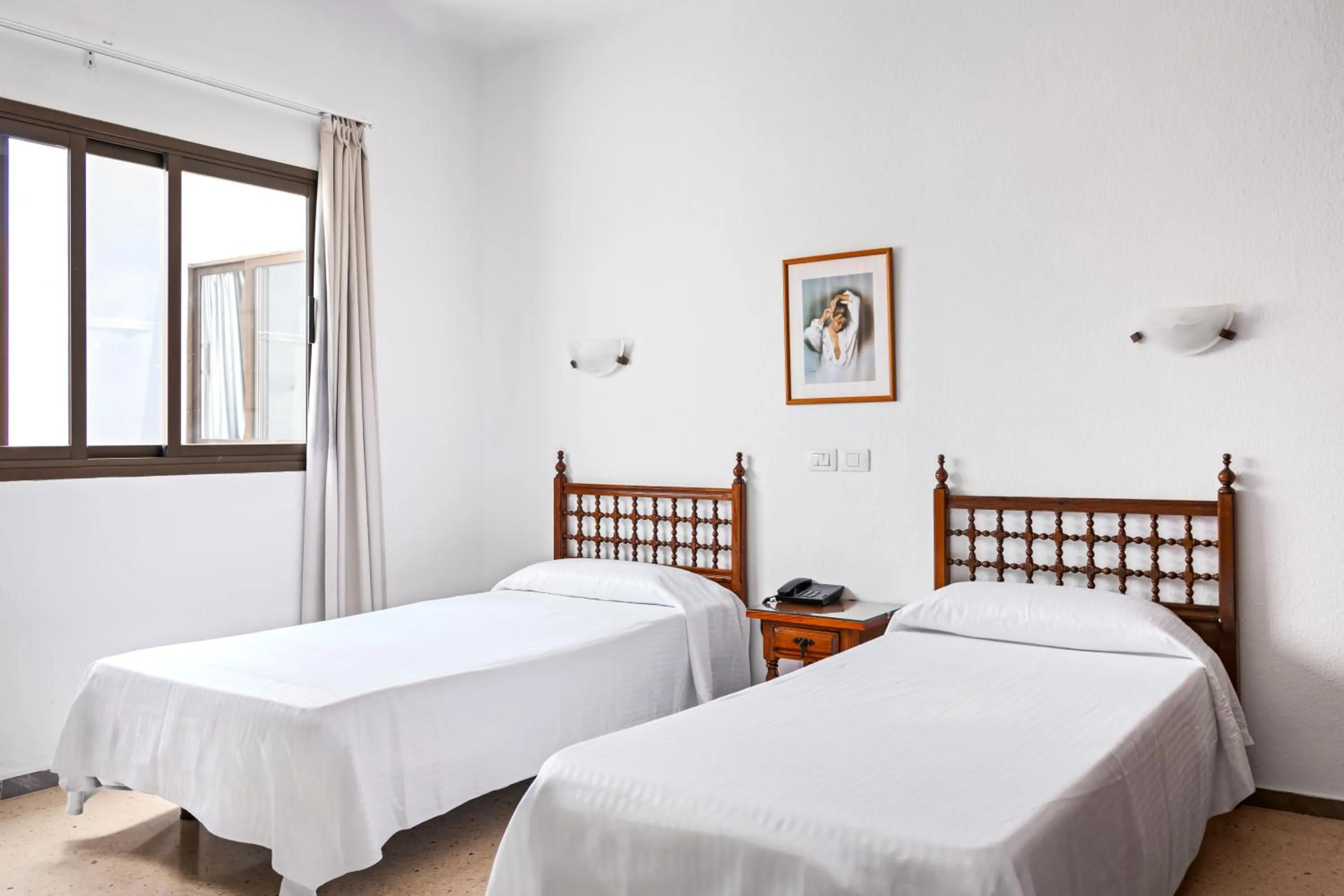 Bedroom, Bed in Hotel Valencia