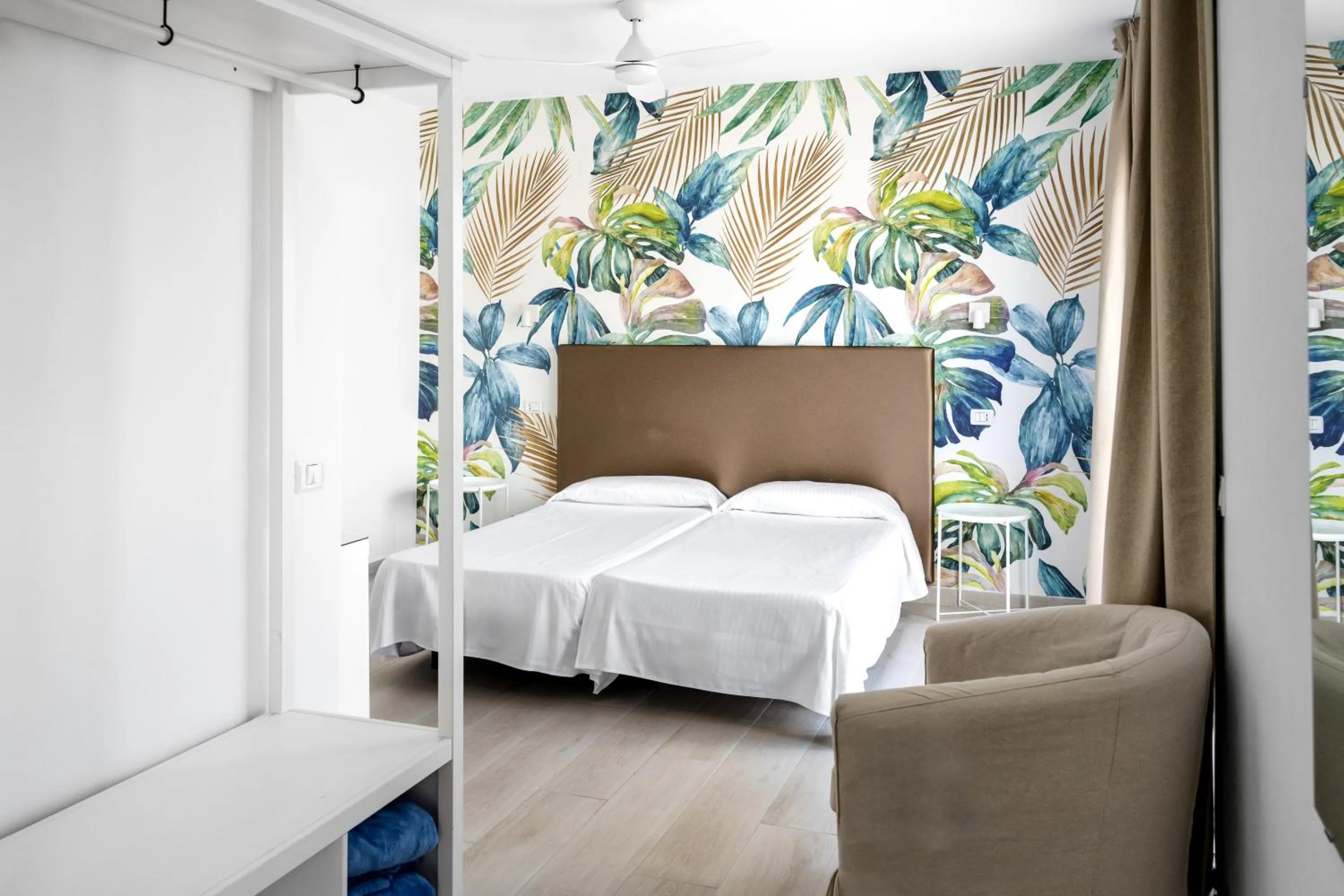 Bedroom, Bed in Hotel Valencia