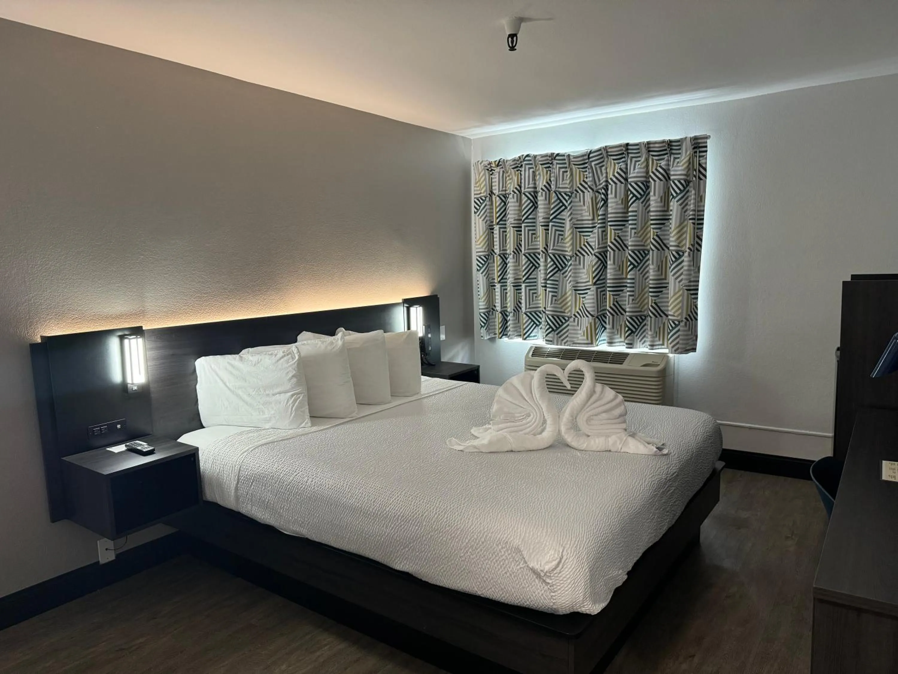 Bed in Motel 6 Hollywood