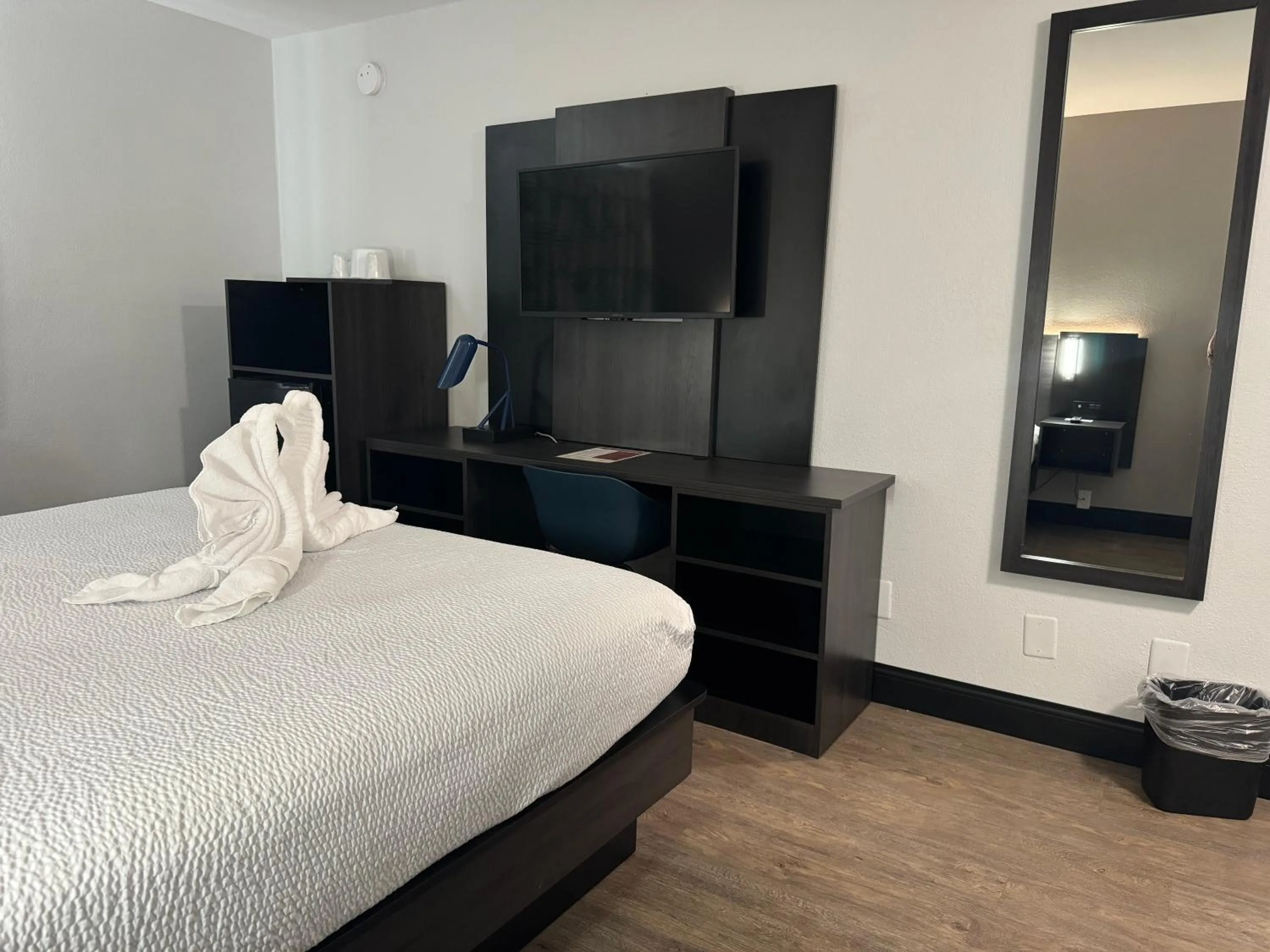 Bed in Motel 6 Hollywood