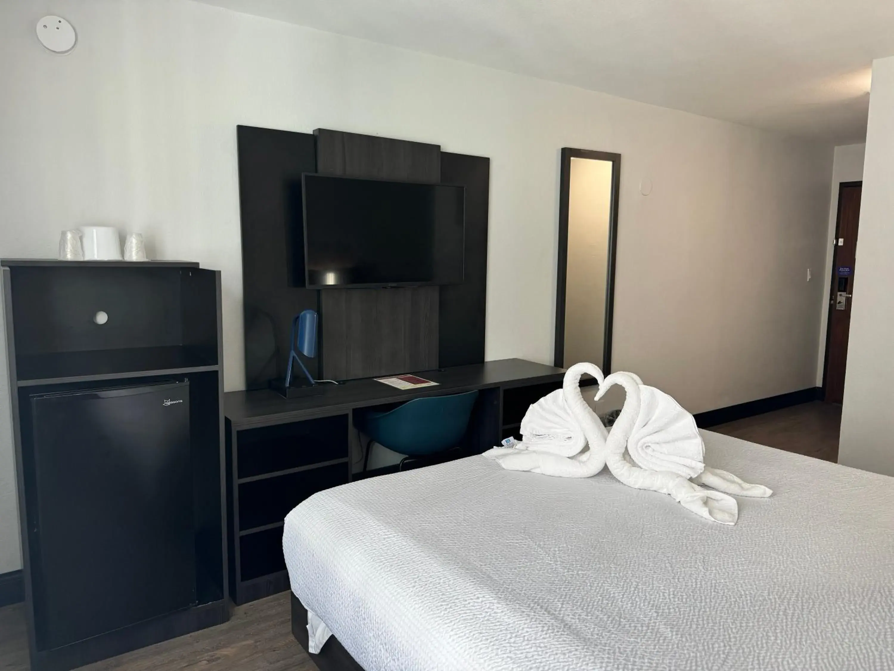 King Room - single occupancy in Motel 6 Hollywood King Room - single occupancy in Motel 6 Hollywood