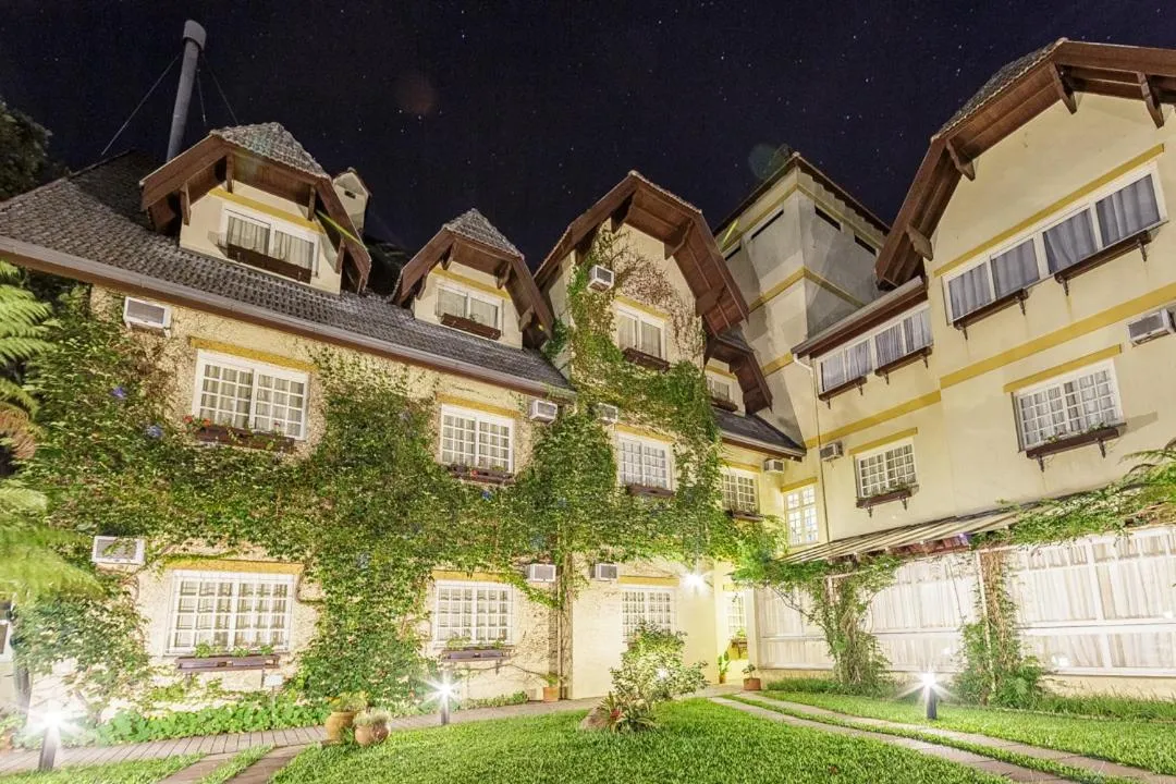 Property building in Hotel Pousada Le Chateau