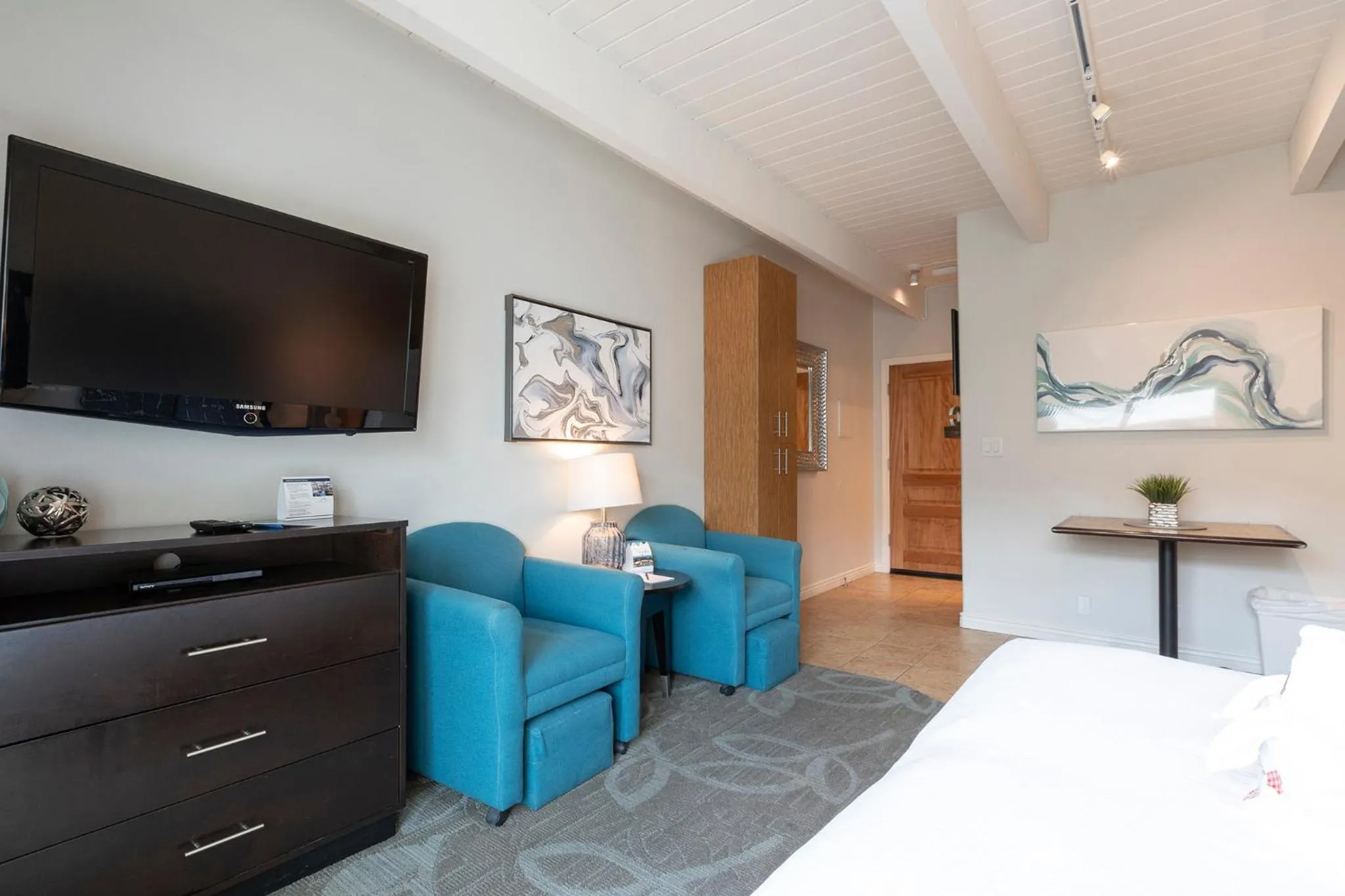 Bed in San Clemente Inn