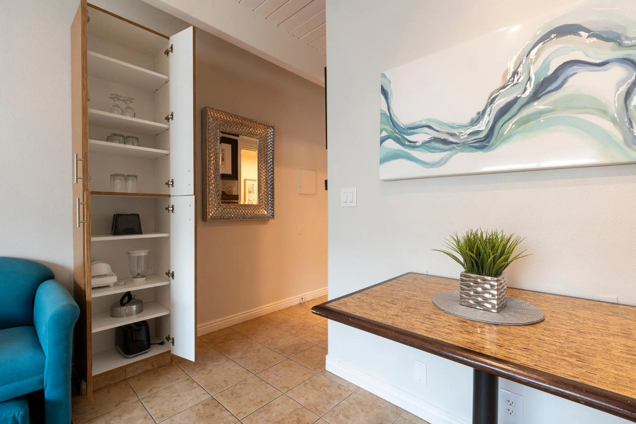 Living room in San Clemente Inn