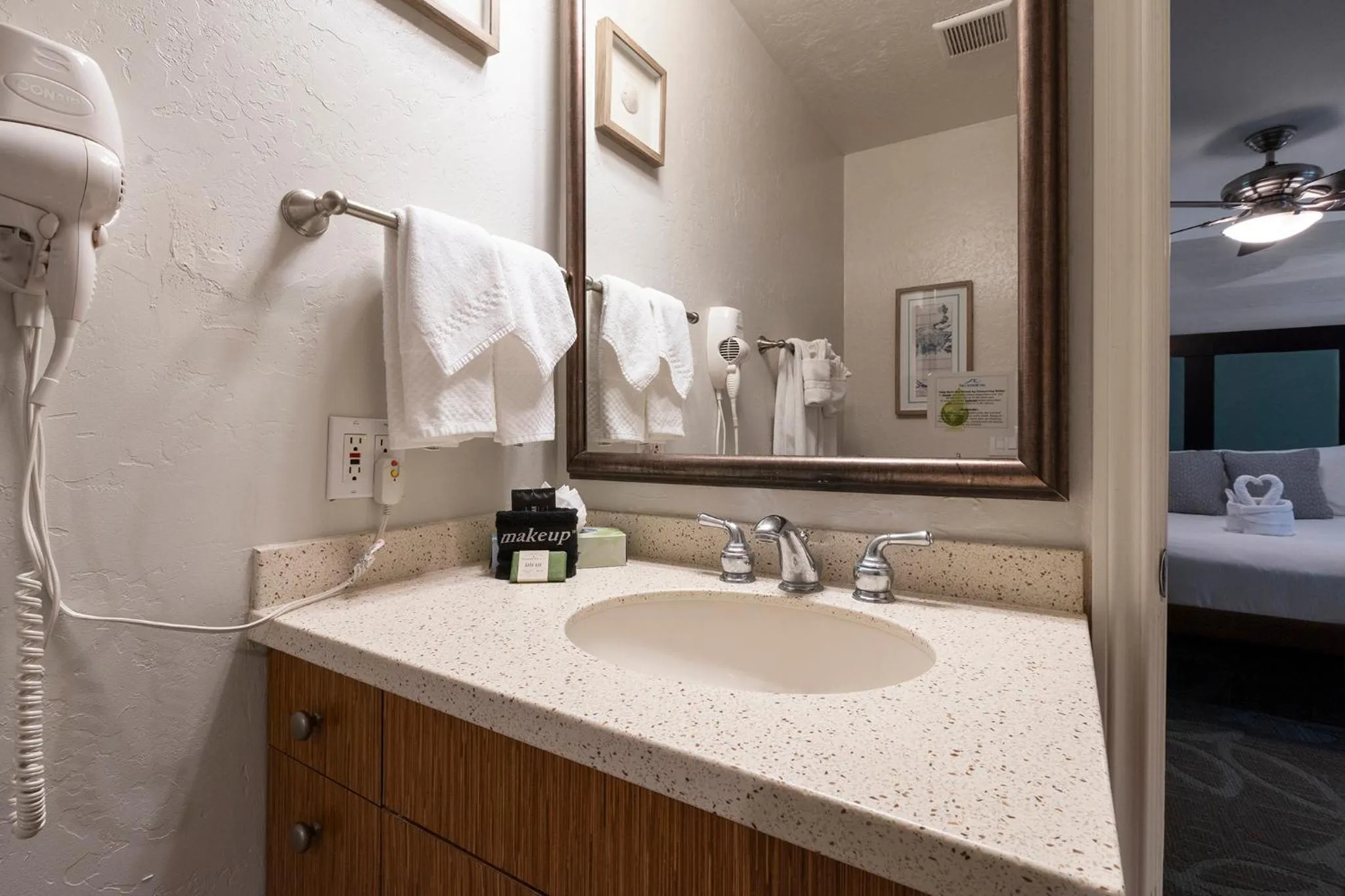 Bathroom in San Clemente Inn