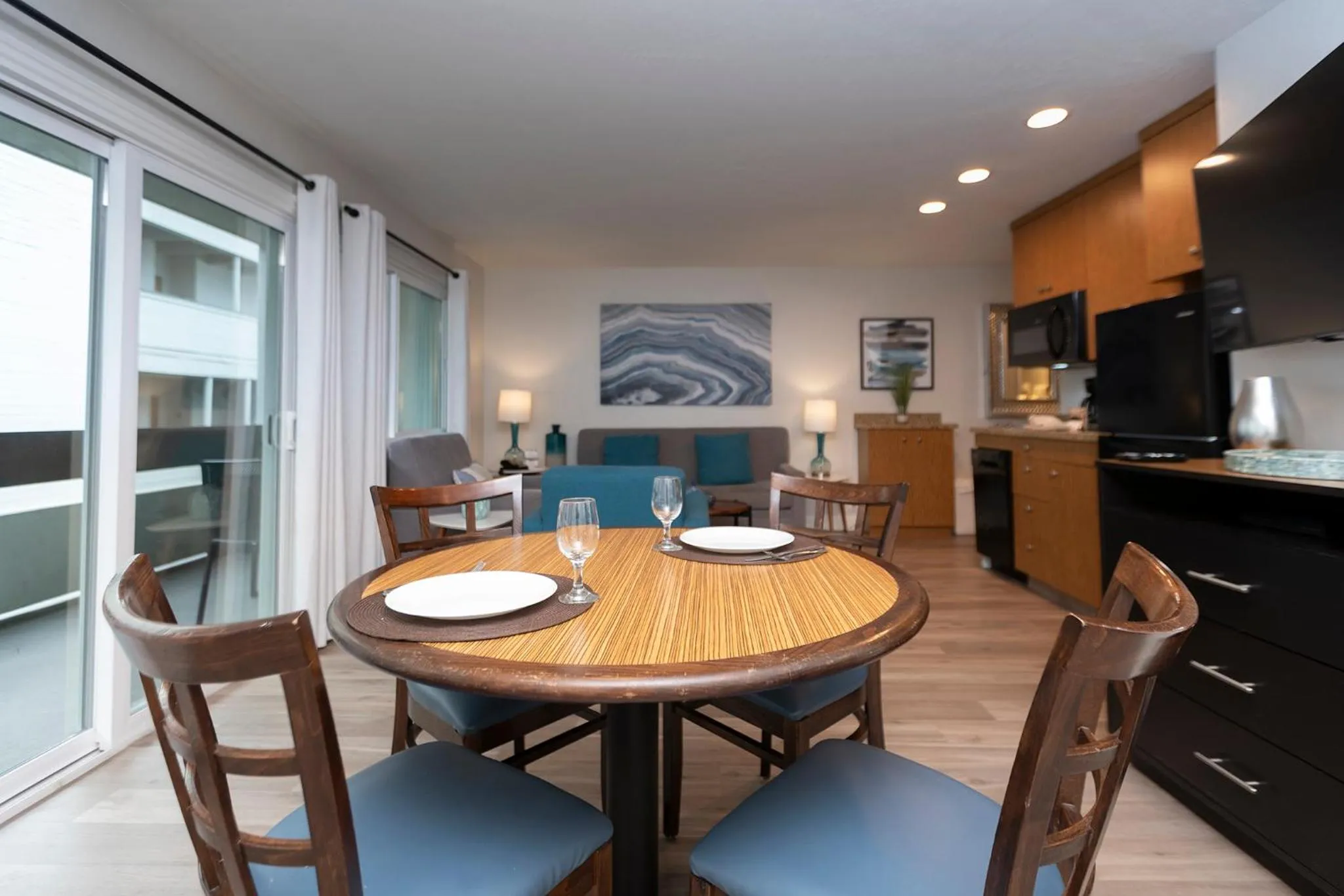 Dining area in San Clemente Inn