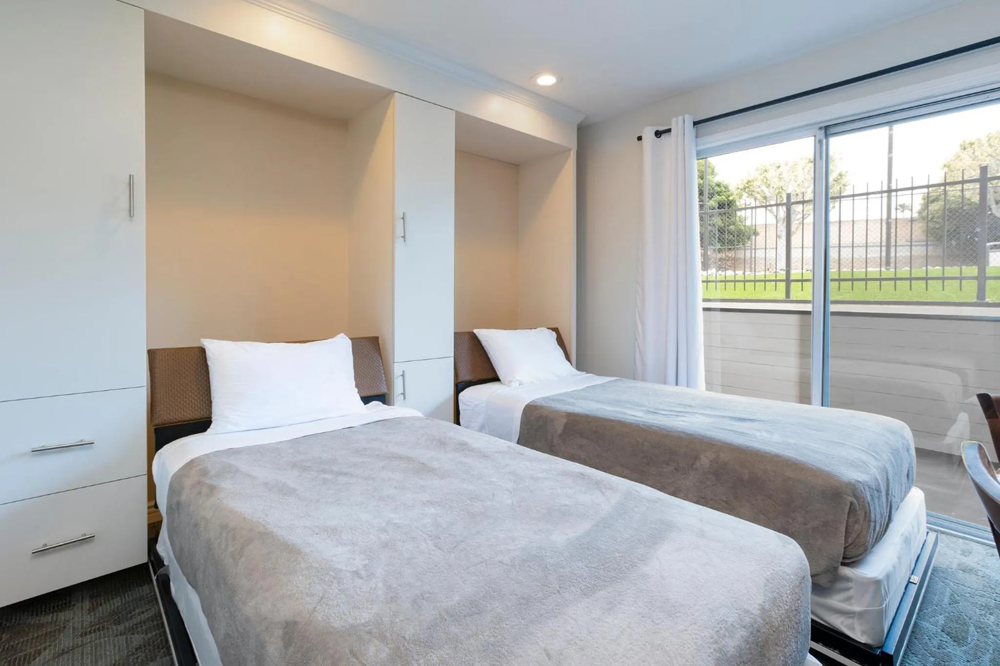 Photo of the whole room, Bed in San Clemente Inn