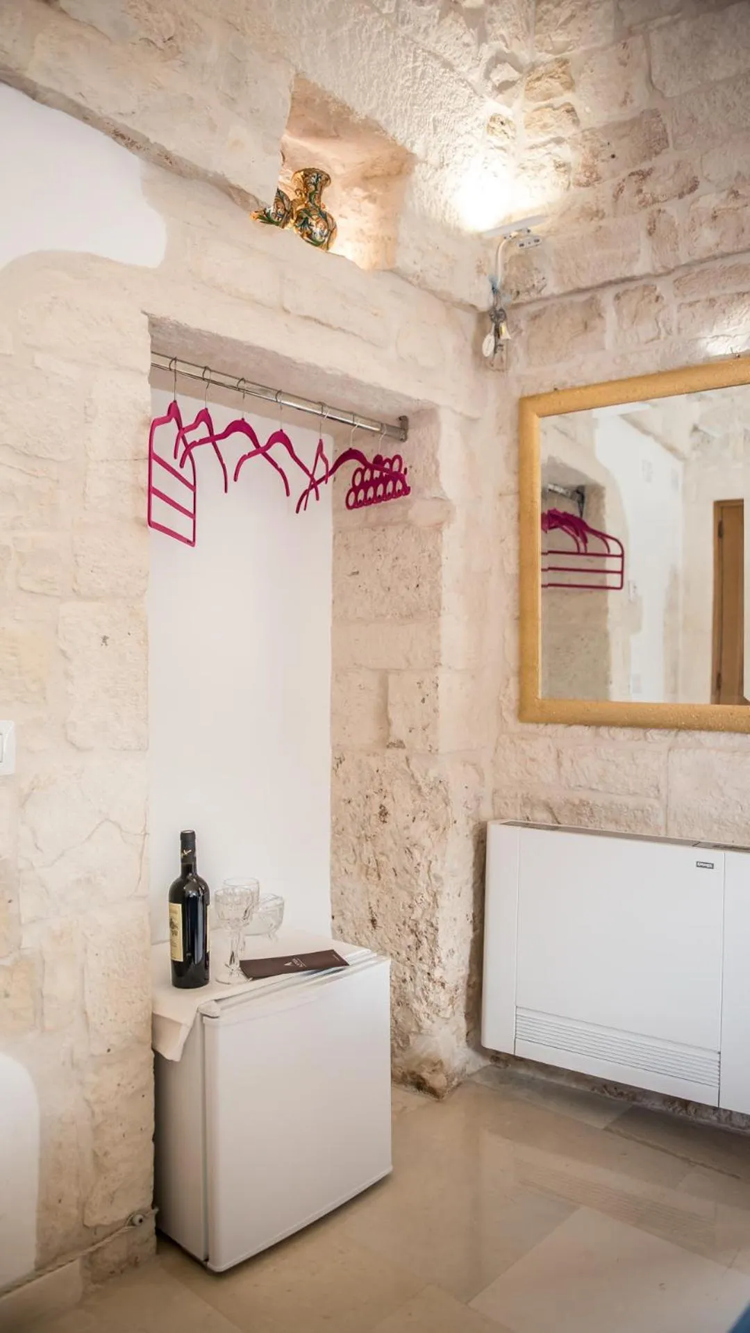 Photo of the whole room in Astra