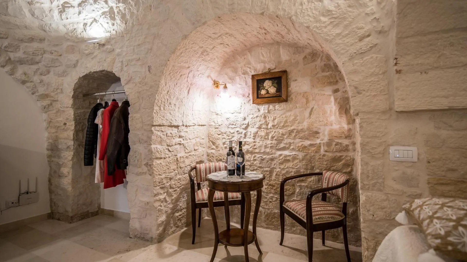 Photo of the whole room in Astra