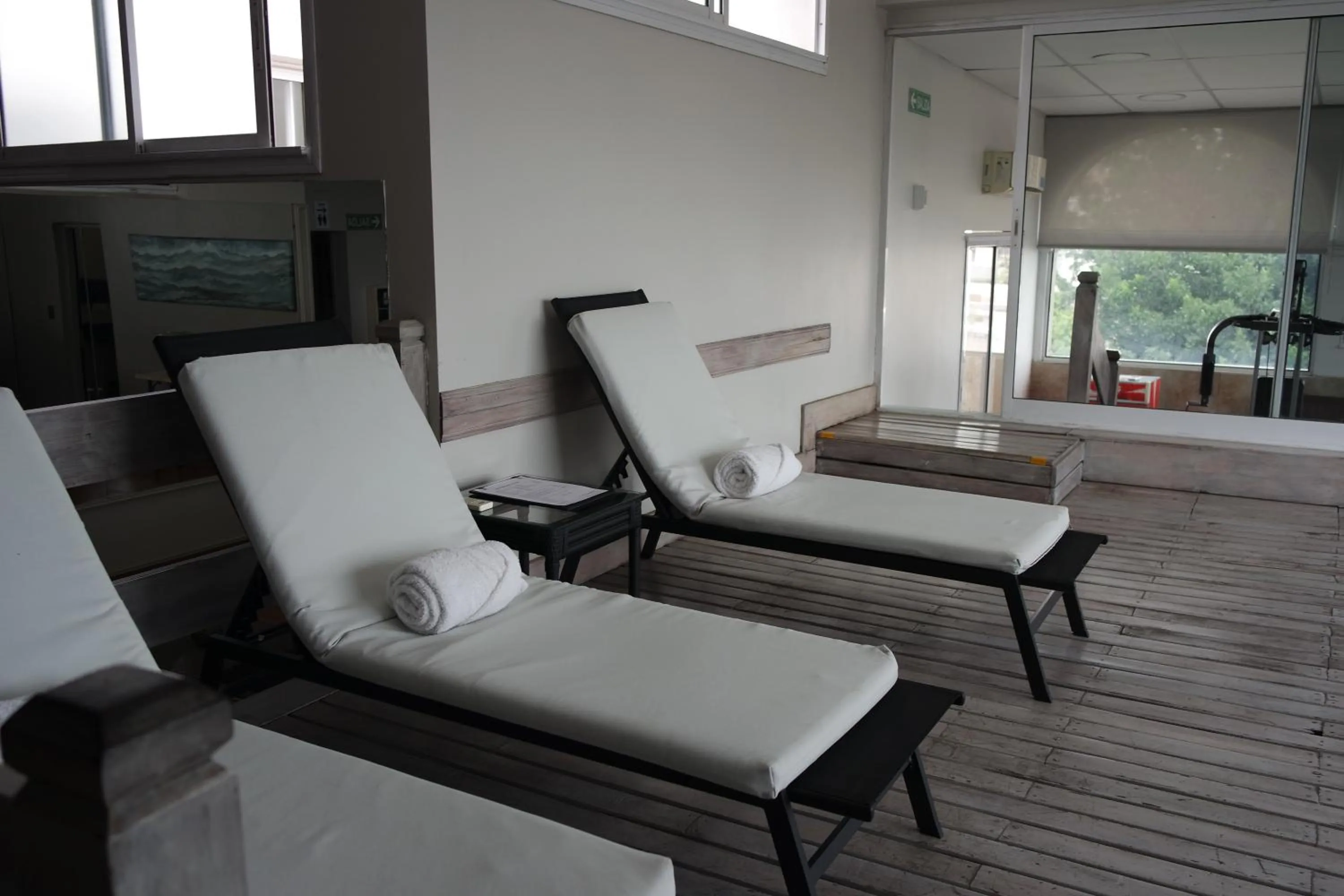 Swimming pool in Hotel Almería