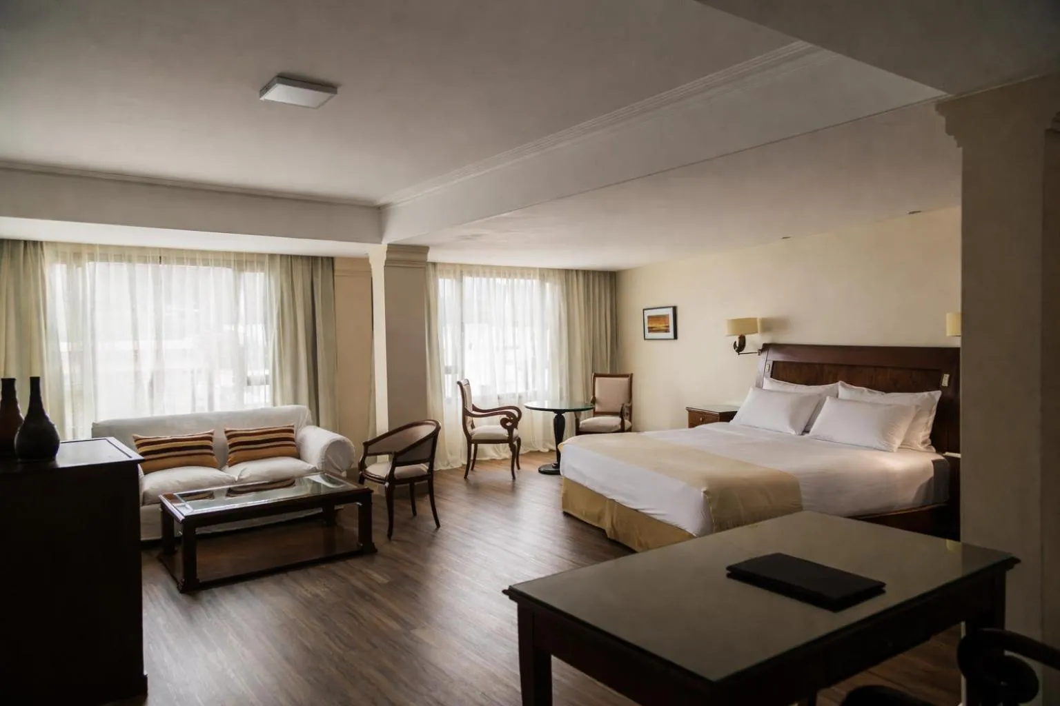 Living room, Bed in Hotel Almería