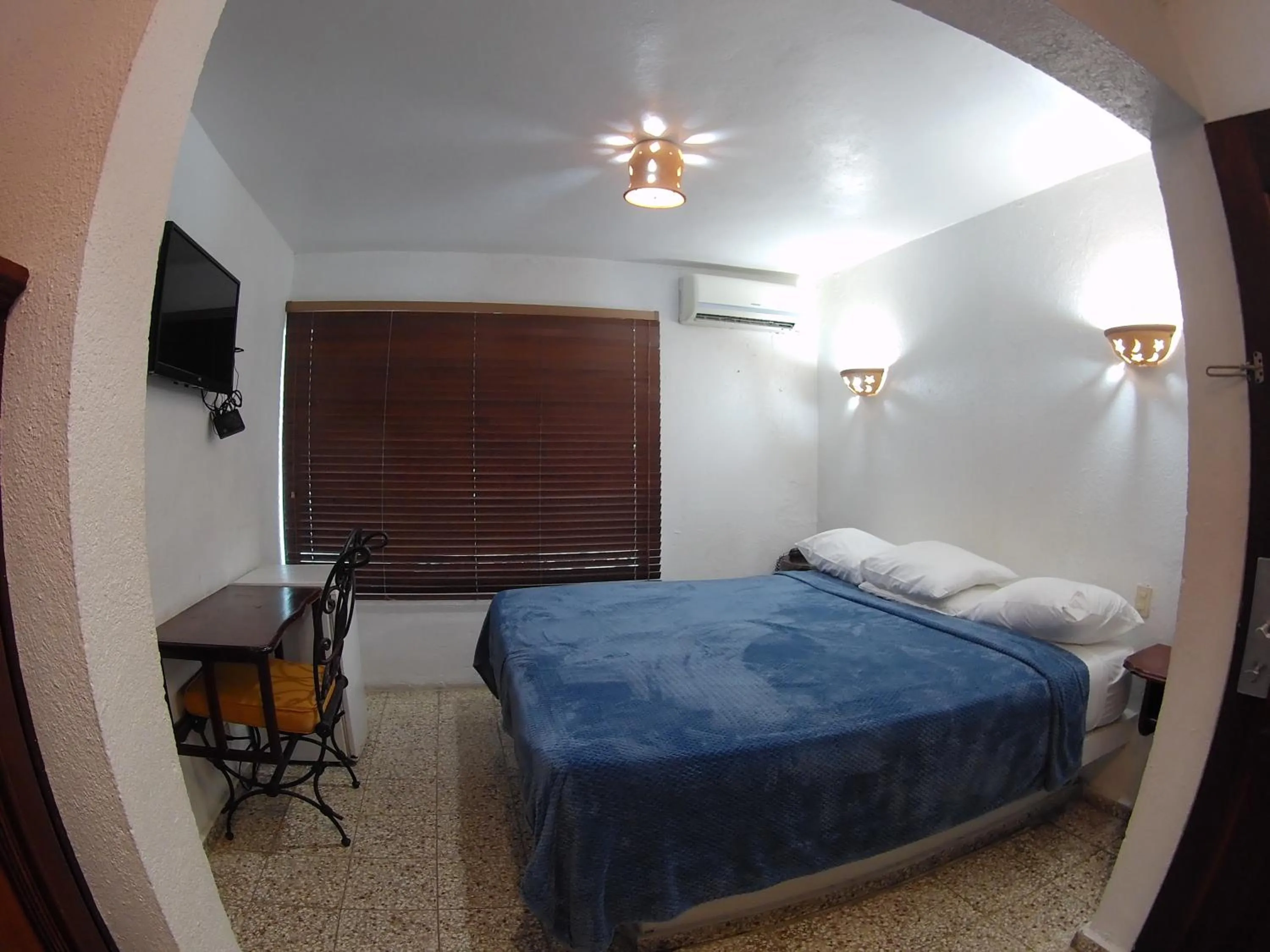 Photo of the whole room, Bed in Hotel Maison Gautreaux