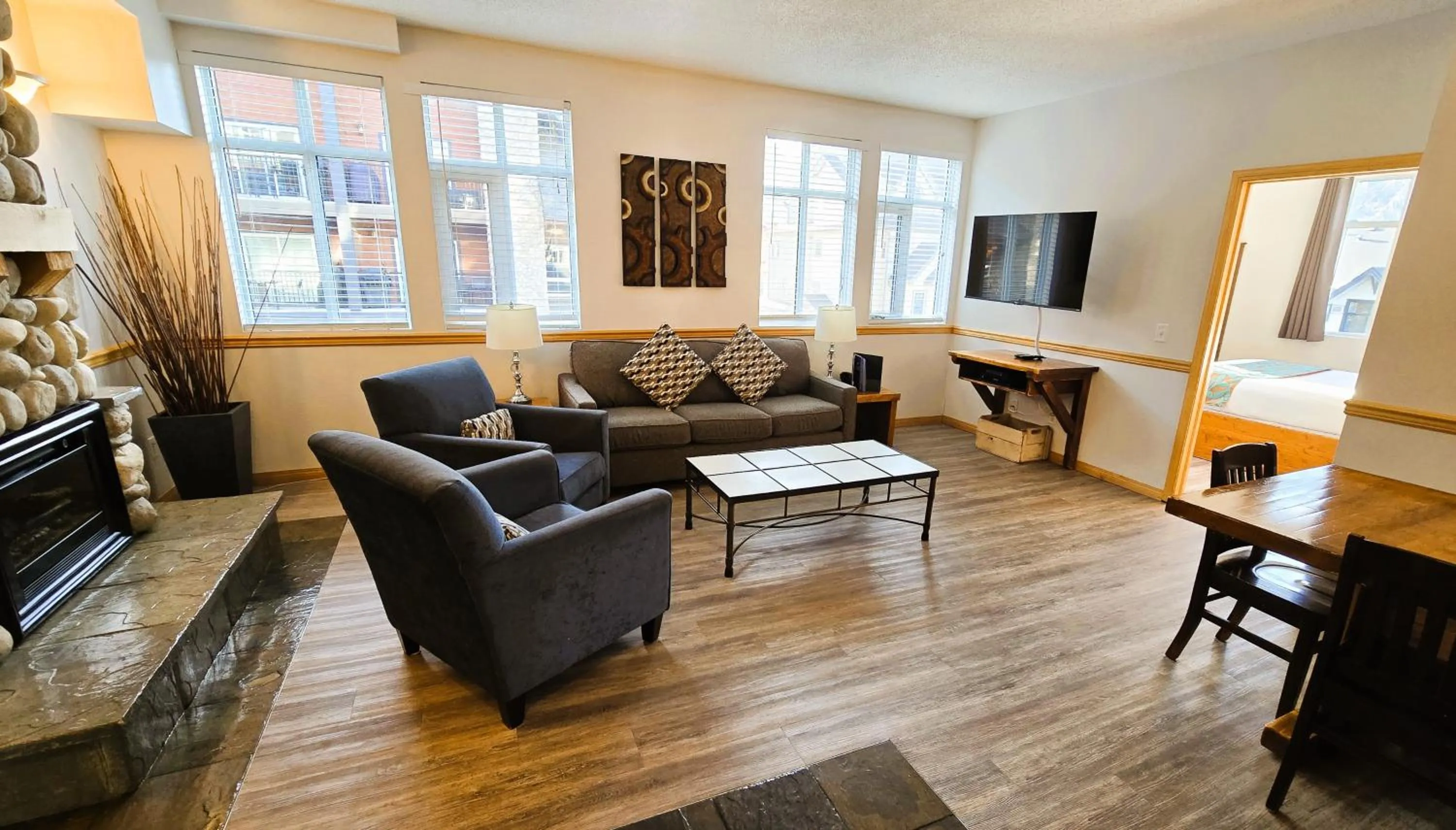 Living room in Sunset Resorts Canmore and Spa