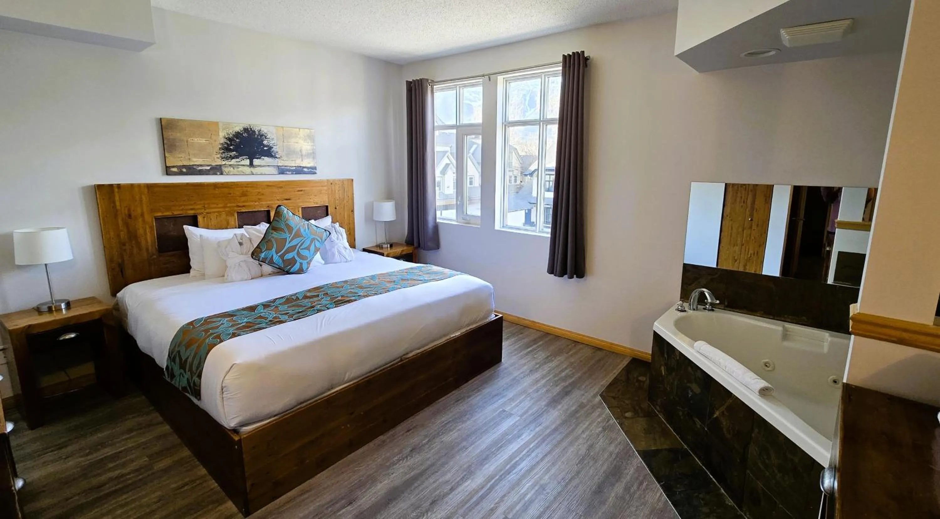 Bedroom, Bed in Sunset Resorts Canmore and Spa