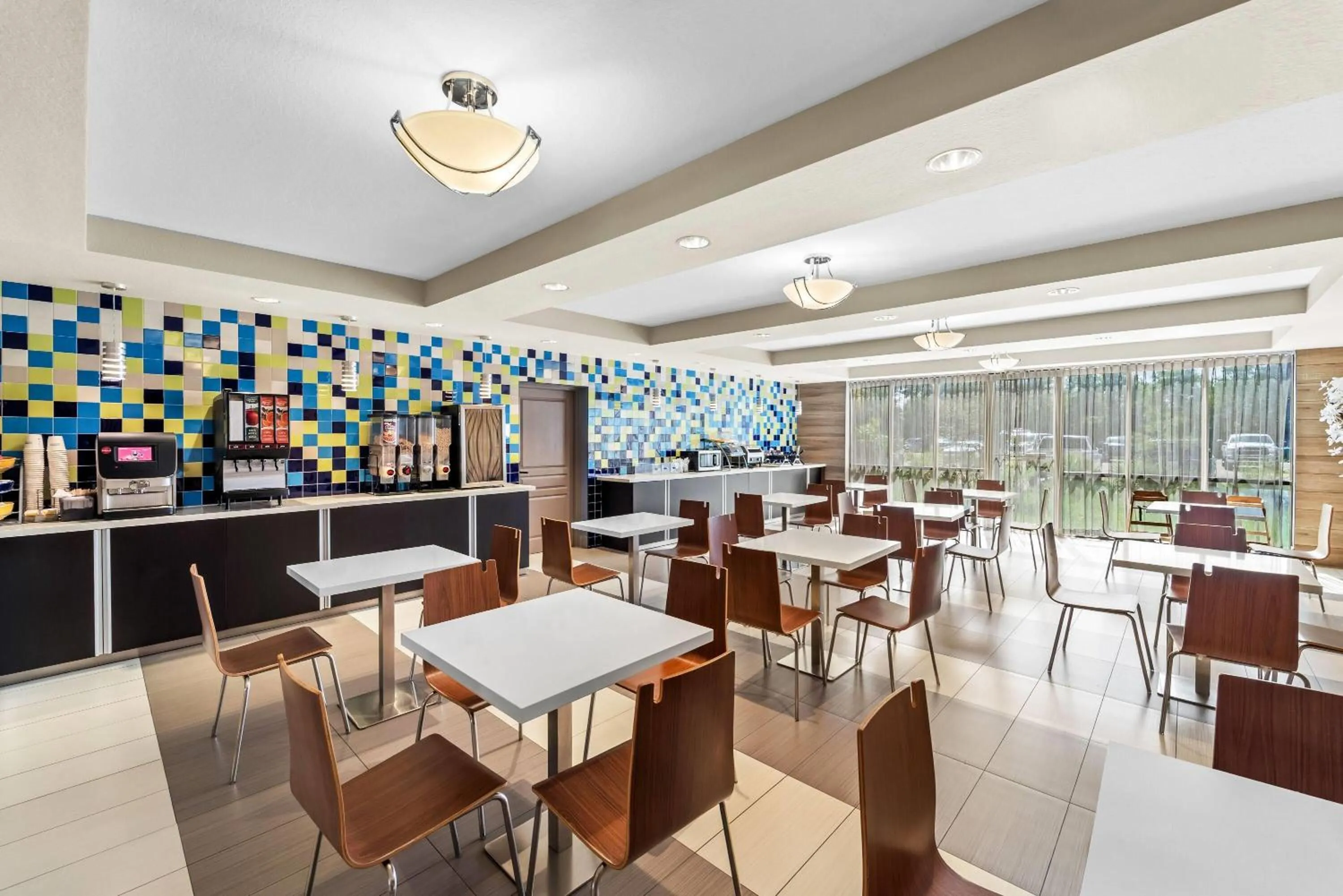 Restaurant/places to eat in Days Inn & Suites by Wyndham Fort Myers Near JetBlue Park