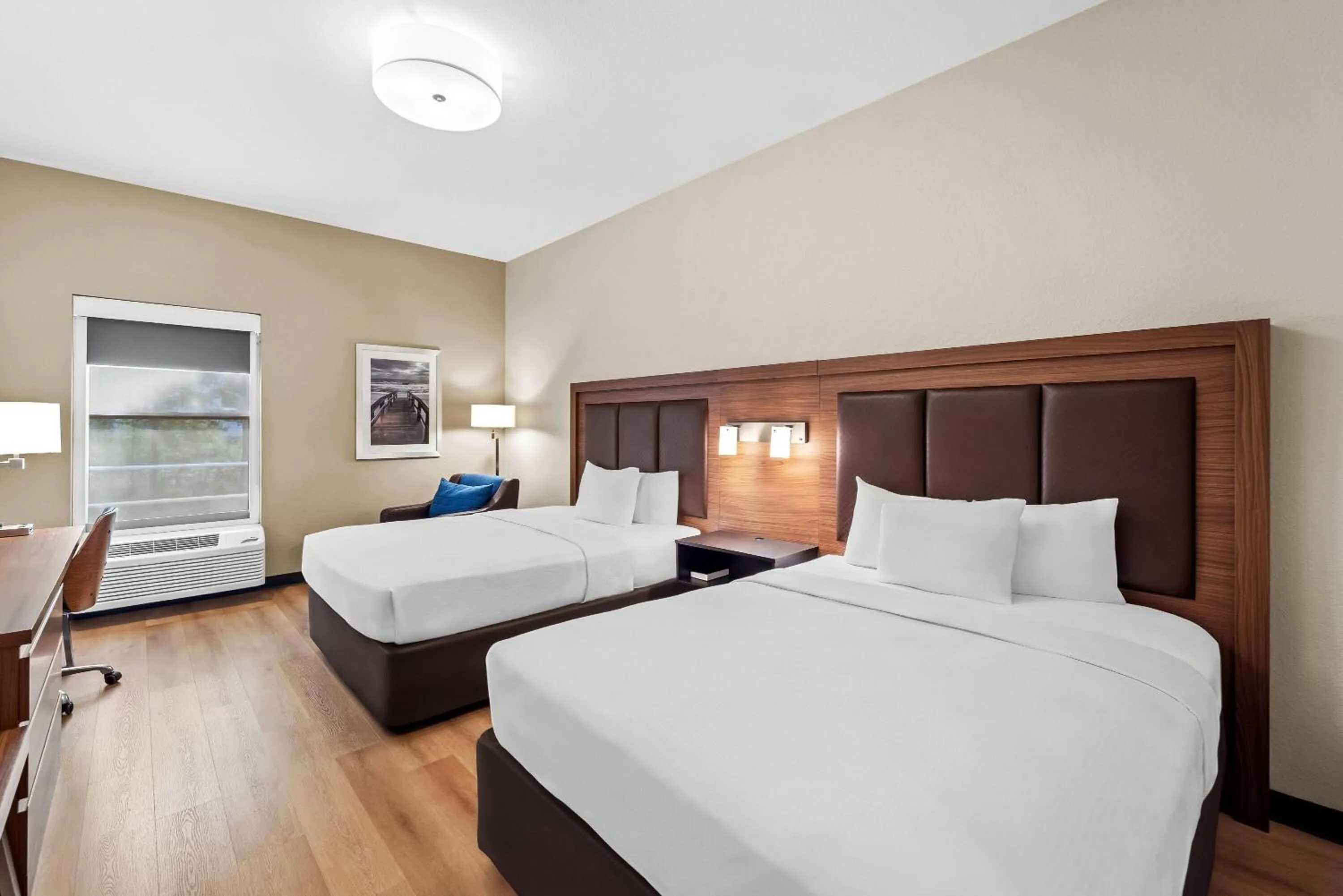 Bed in Days Inn & Suites by Wyndham Fort Myers Near JetBlue Park