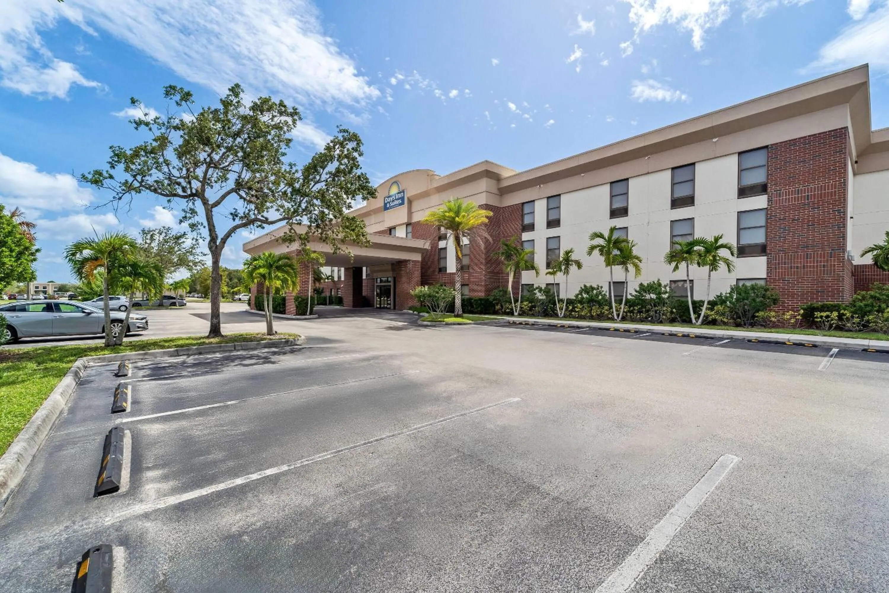 Property building in Days Inn & Suites by Wyndham Fort Myers Near JetBlue Park