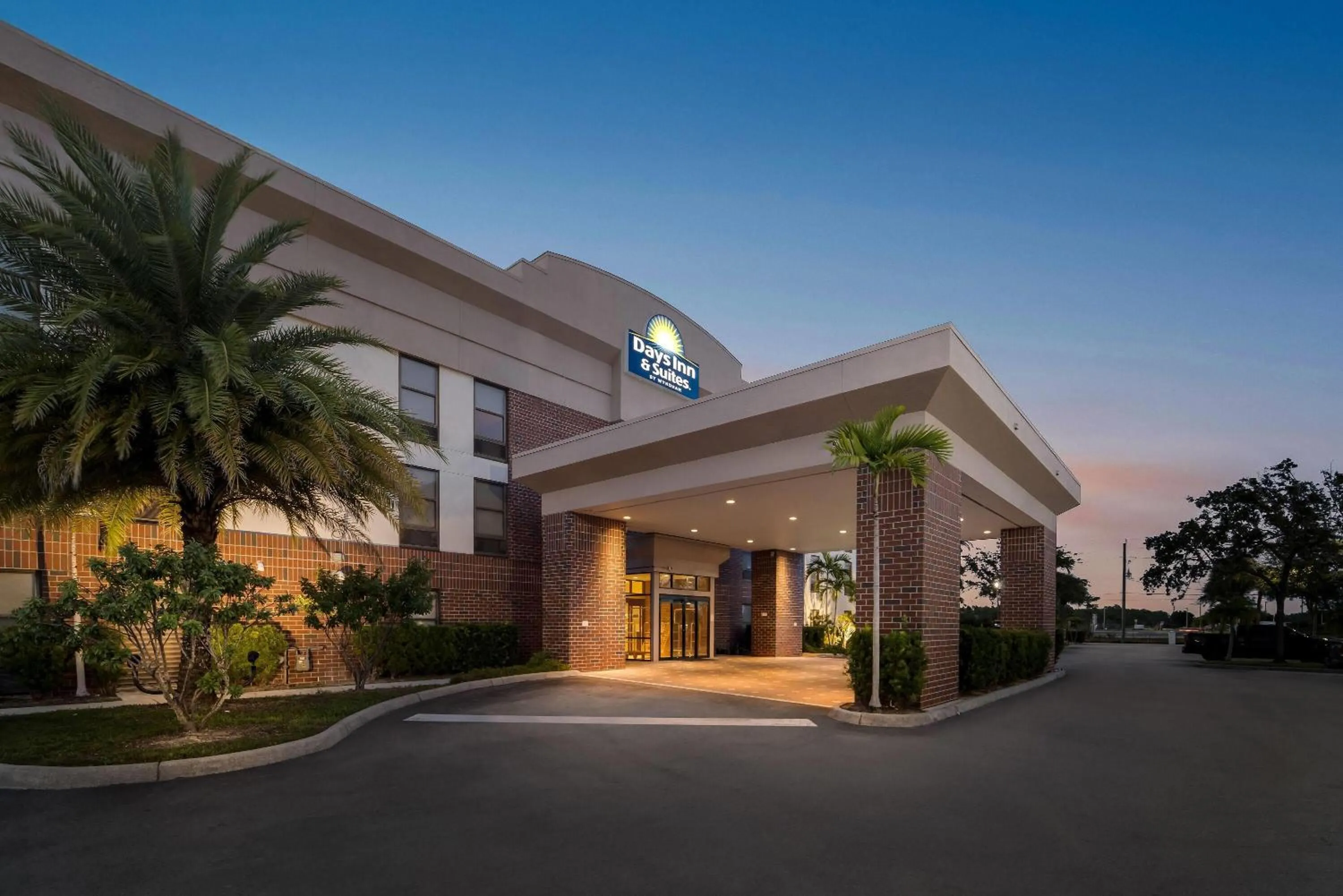 Property building in Days Inn & Suites by Wyndham Fort Myers Near JetBlue Park