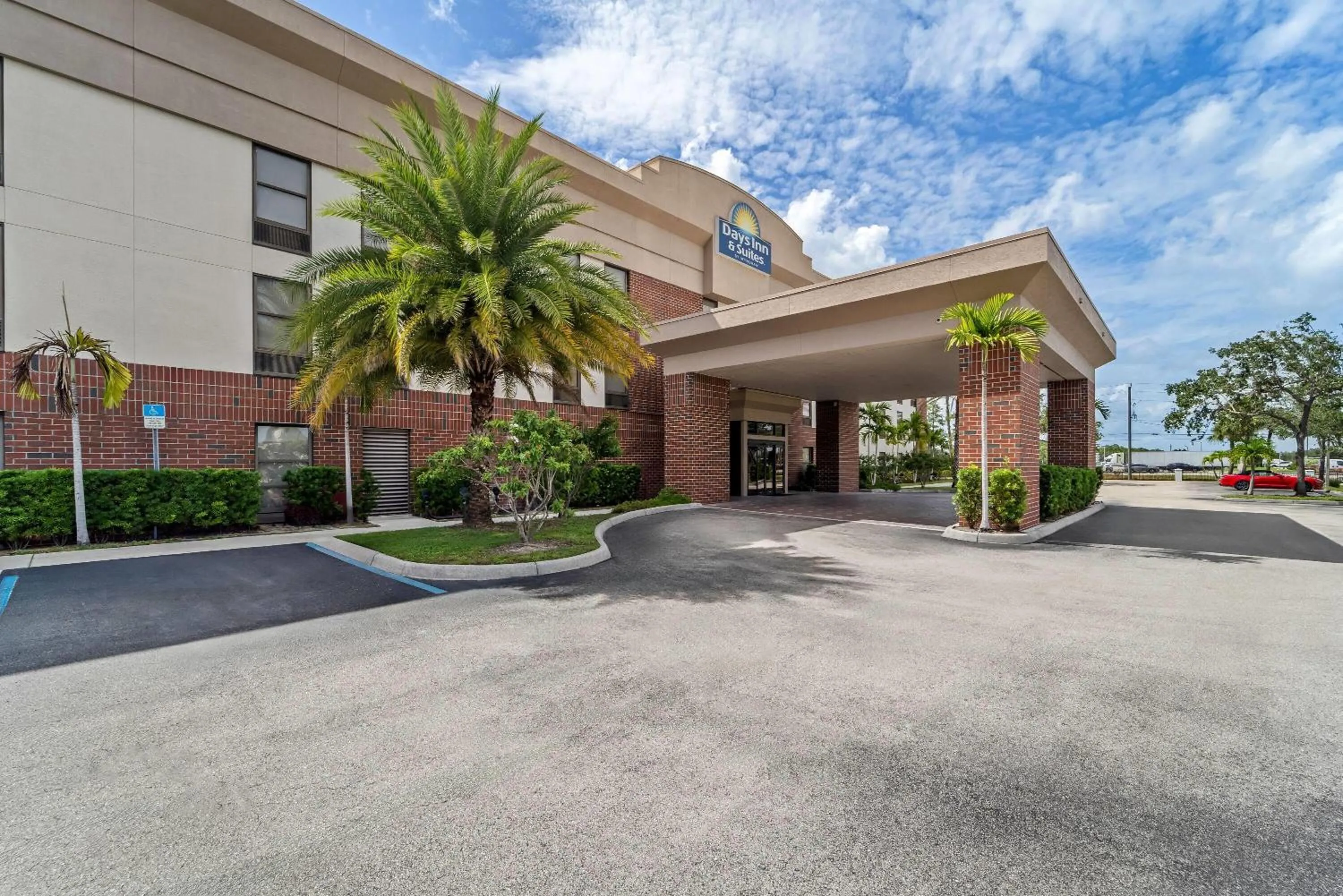 Property building in Days Inn & Suites by Wyndham Fort Myers Near JetBlue Park