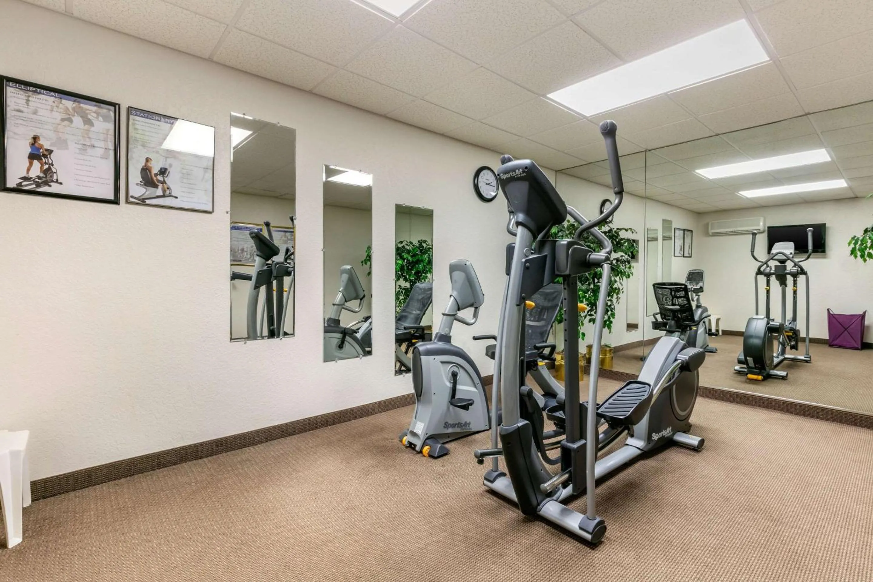 Fitness centre/facilities in Sleep Inn & Suites near Sports World Blvd