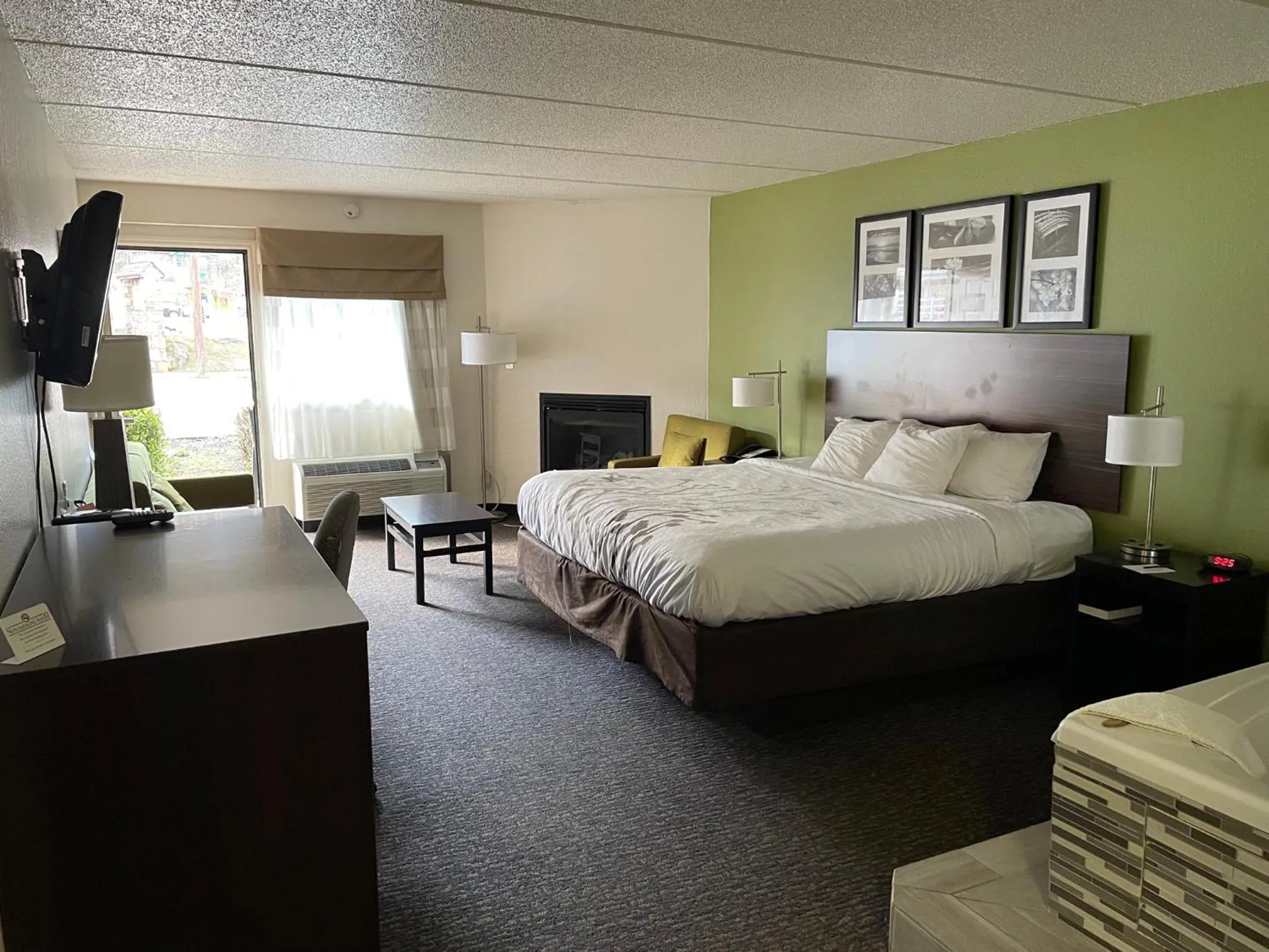 Patio, Bed in Sleep Inn & Suites near Sports World Blvd