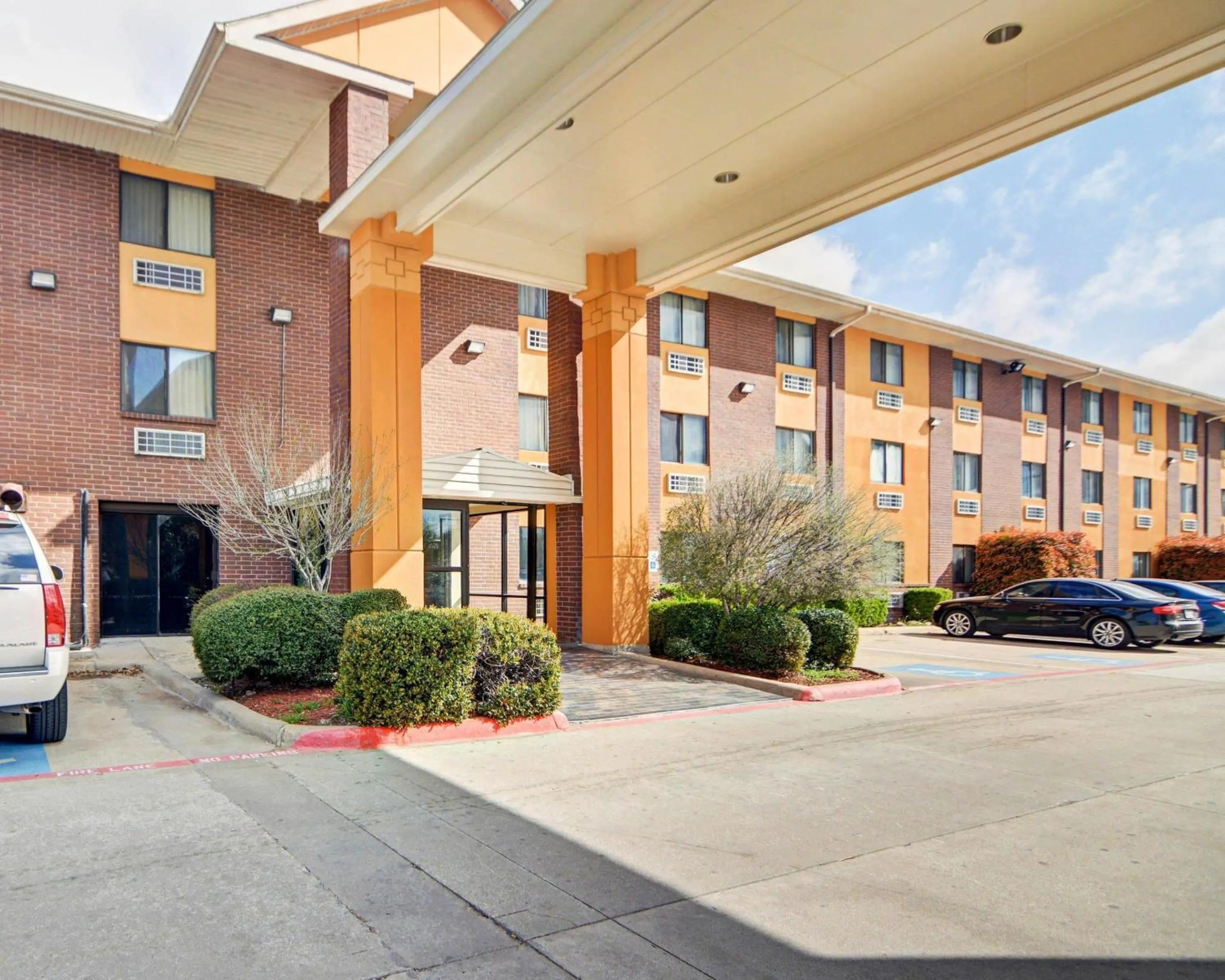 Property building in Quality Inn DFW Airport North - Irving