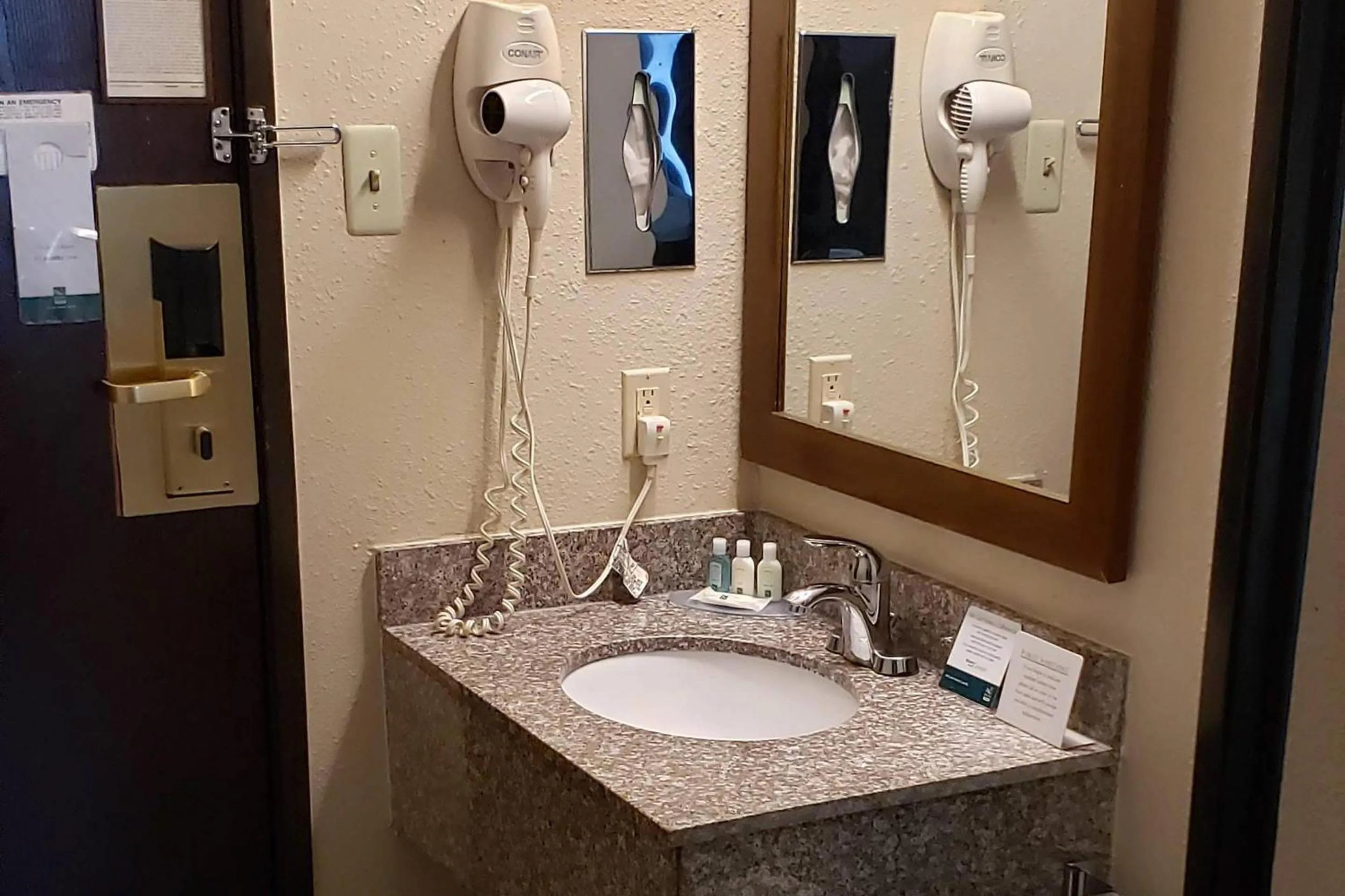 Bedroom in Quality Inn DFW Airport North - Irving