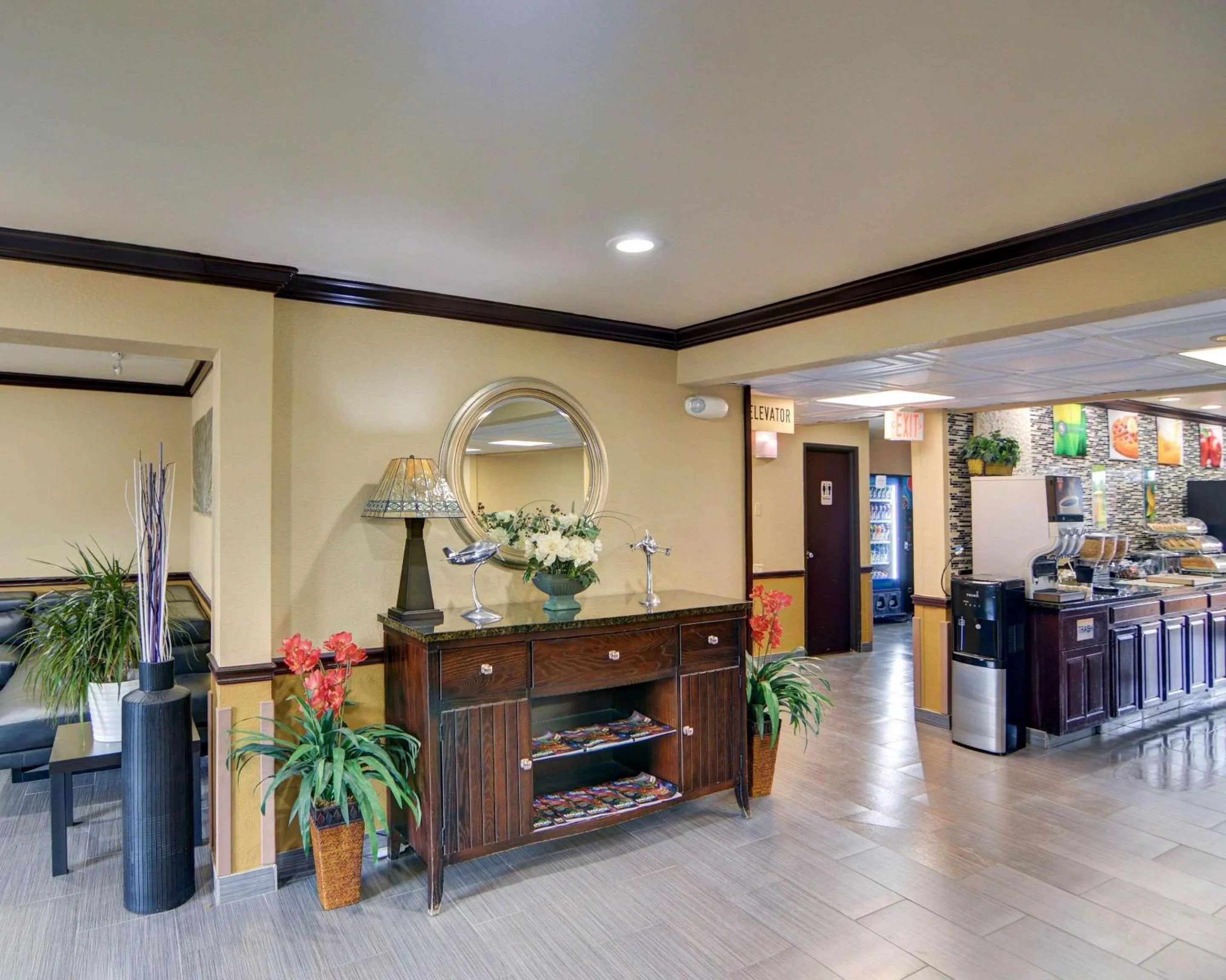 Lobby or reception in Quality Inn DFW Airport North - Irving