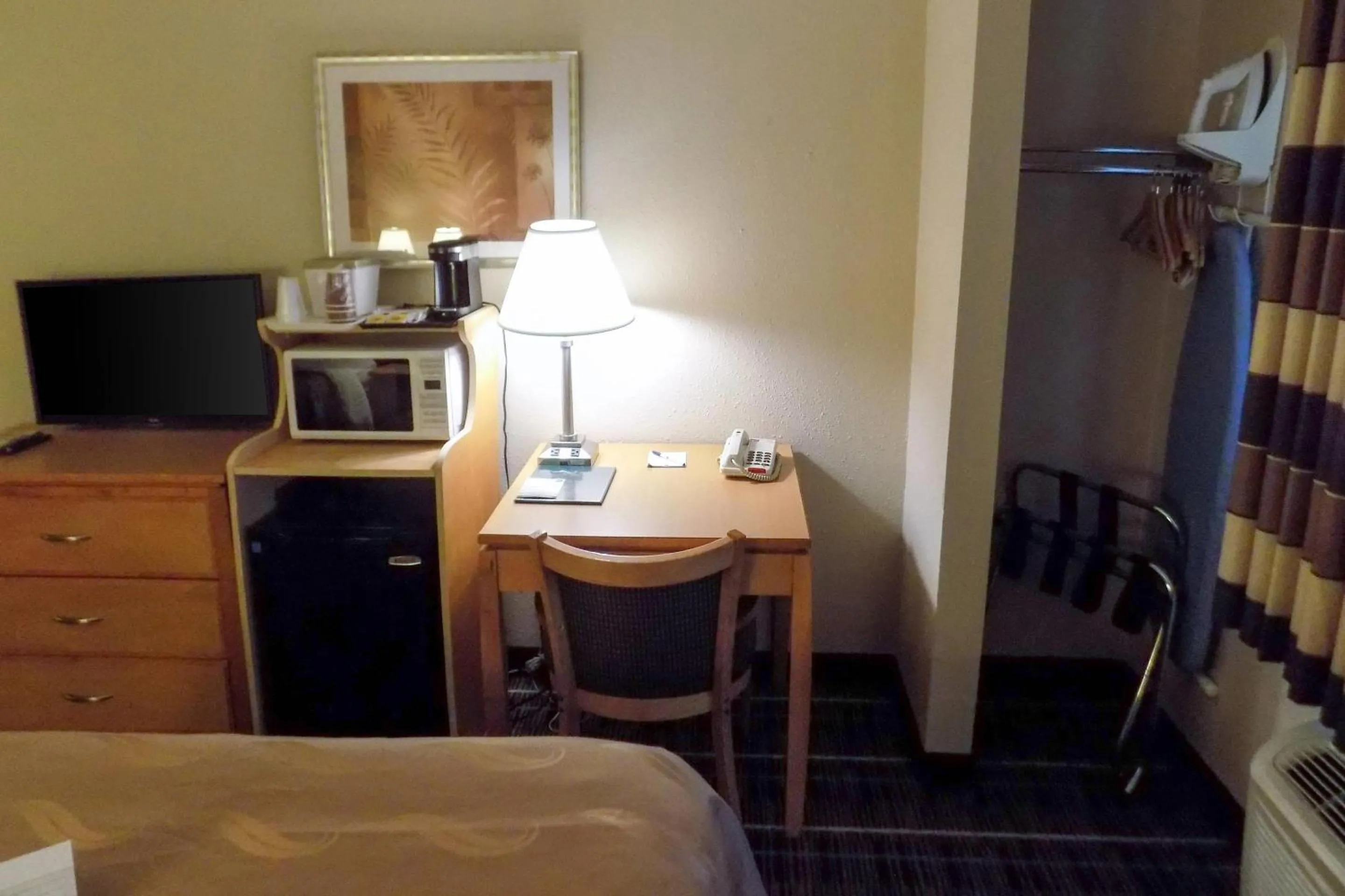 Bedroom, Bed in Quality Inn DFW Airport North - Irving