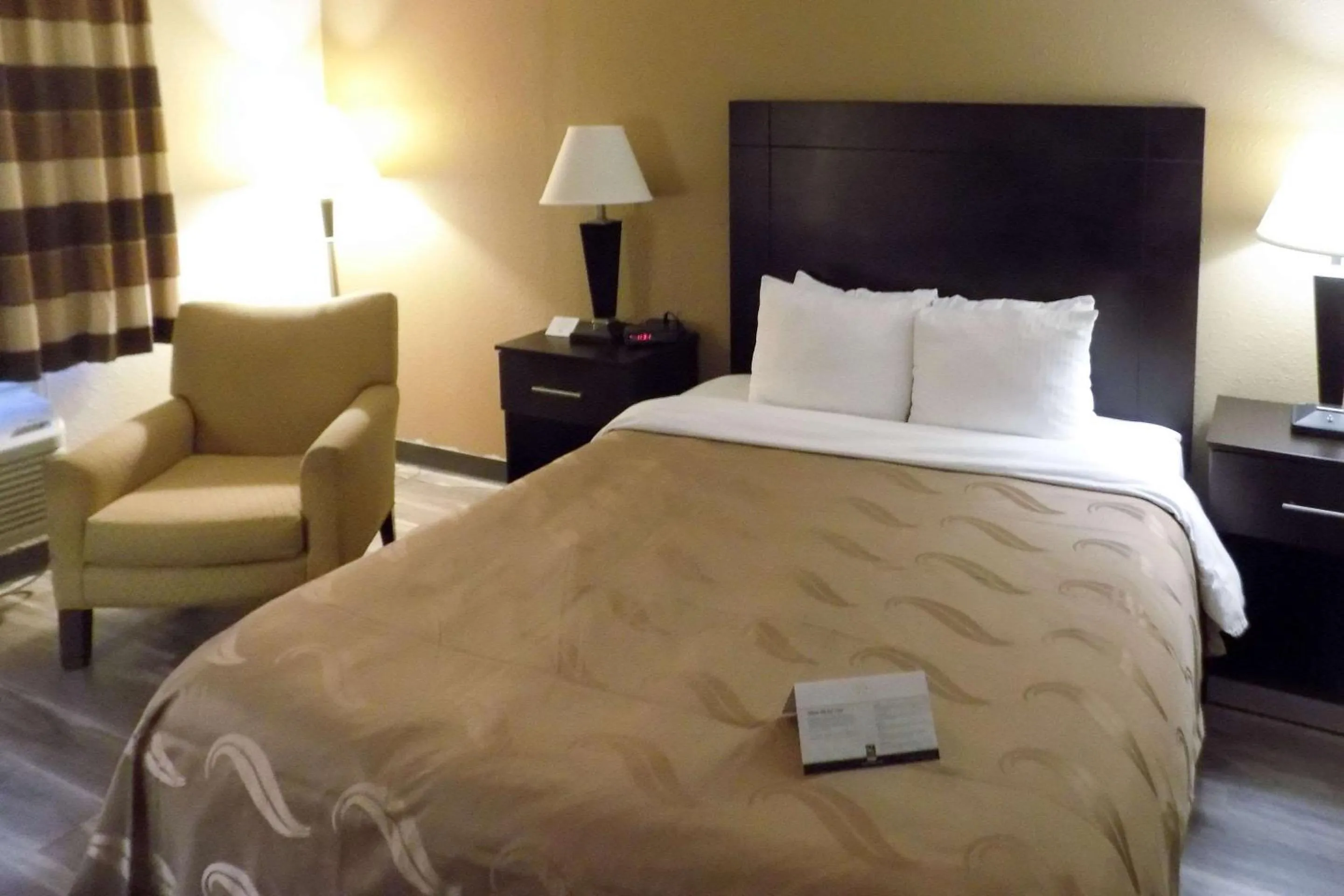 Bedroom, Bed in Quality Inn DFW Airport North - Irving