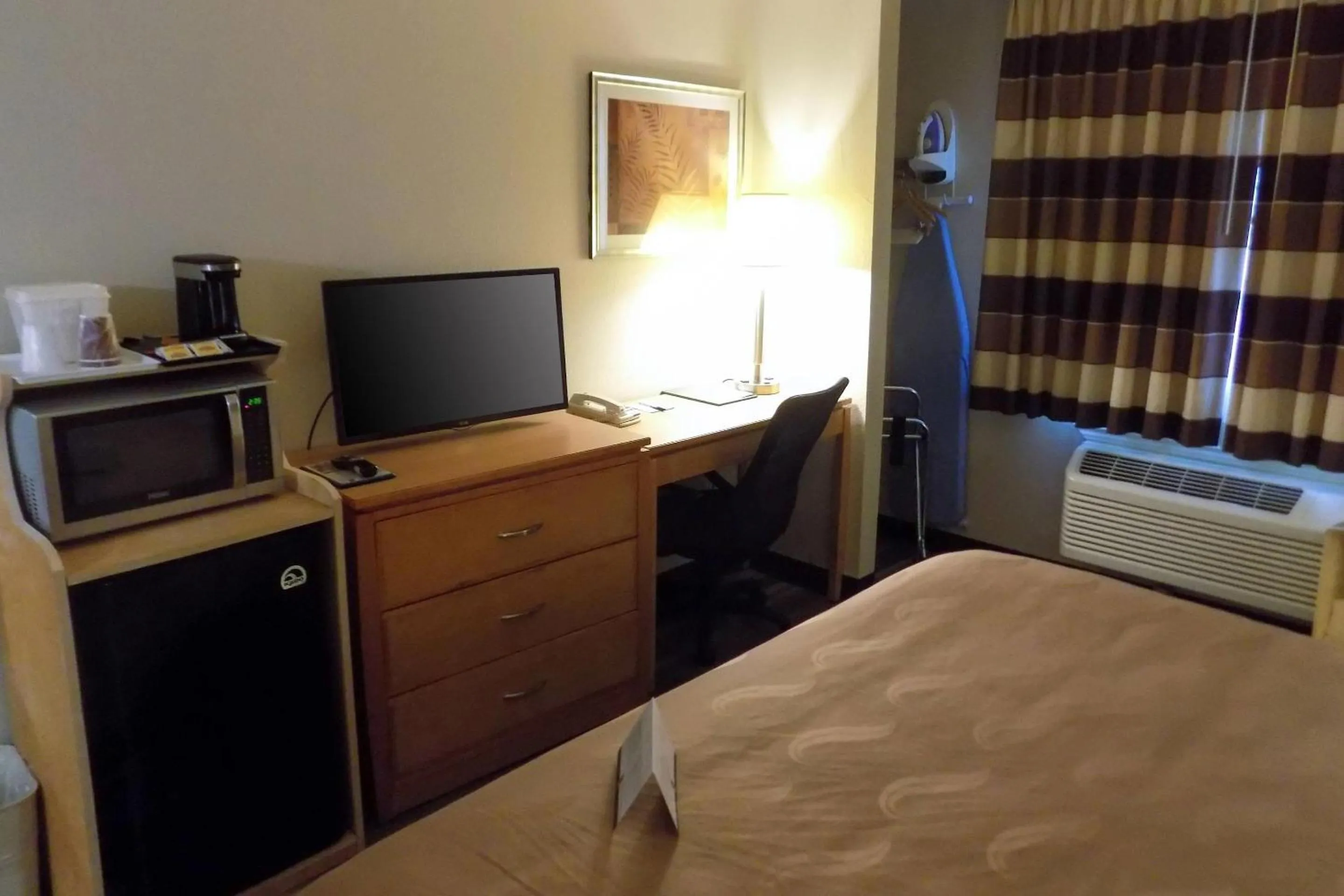 Bedroom, Bed in Quality Inn DFW Airport North - Irving