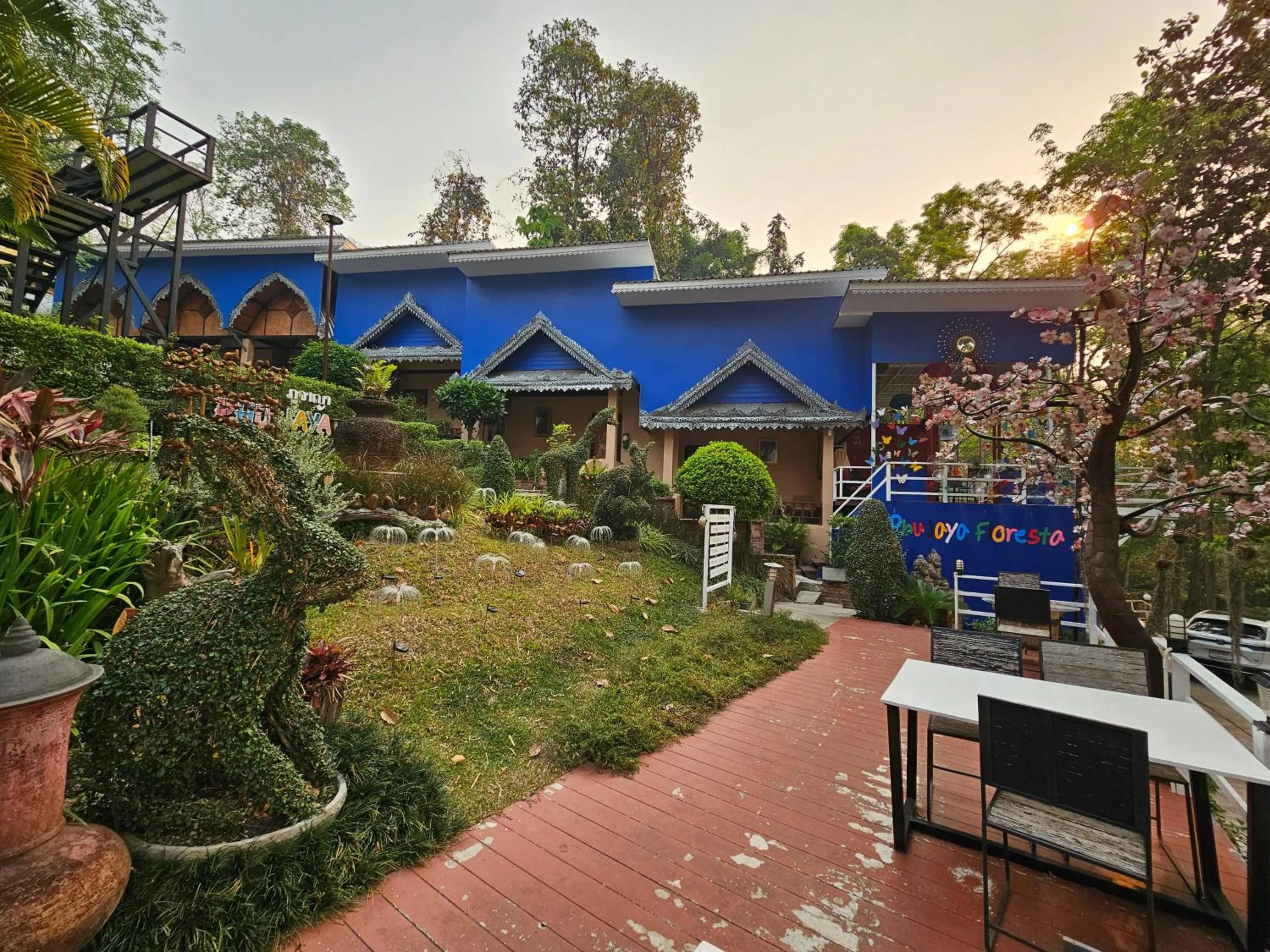 Garden in Phu Jaya Floresta Resort by ALPHATEL PARTNER