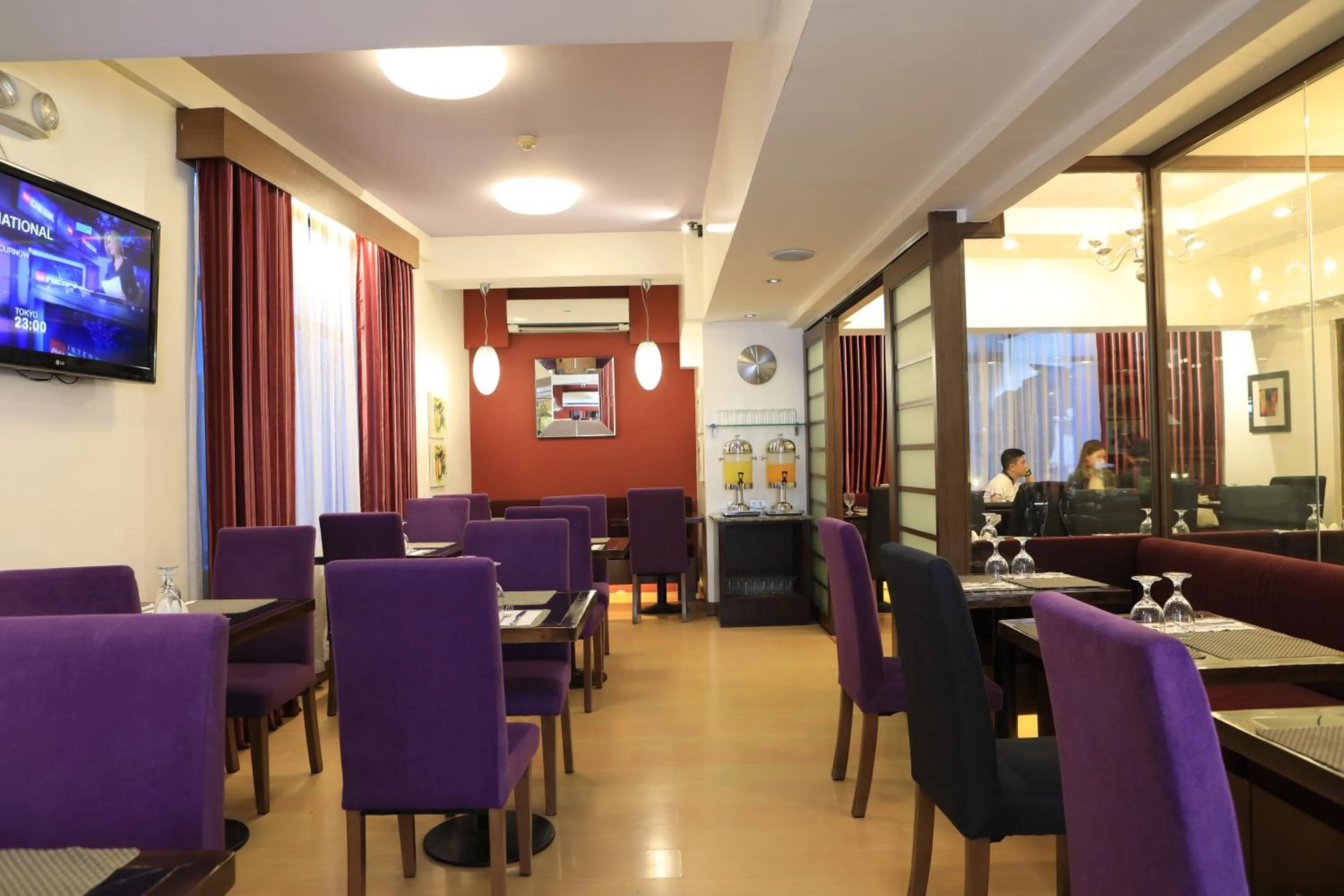 Restaurant/places to eat in The Malayan Plaza Hotel