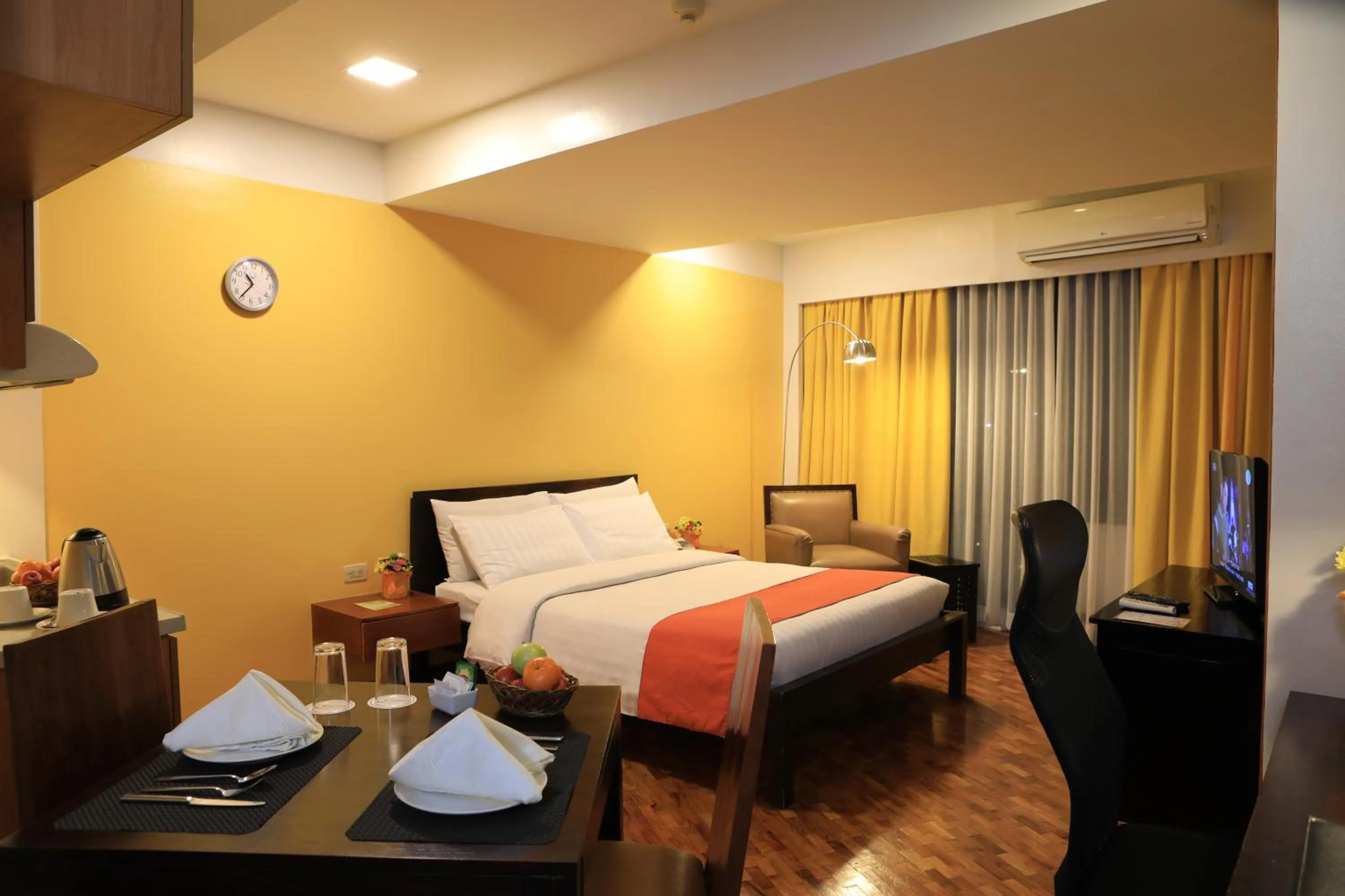 Photo of the whole room, Bed in The Malayan Plaza Hotel