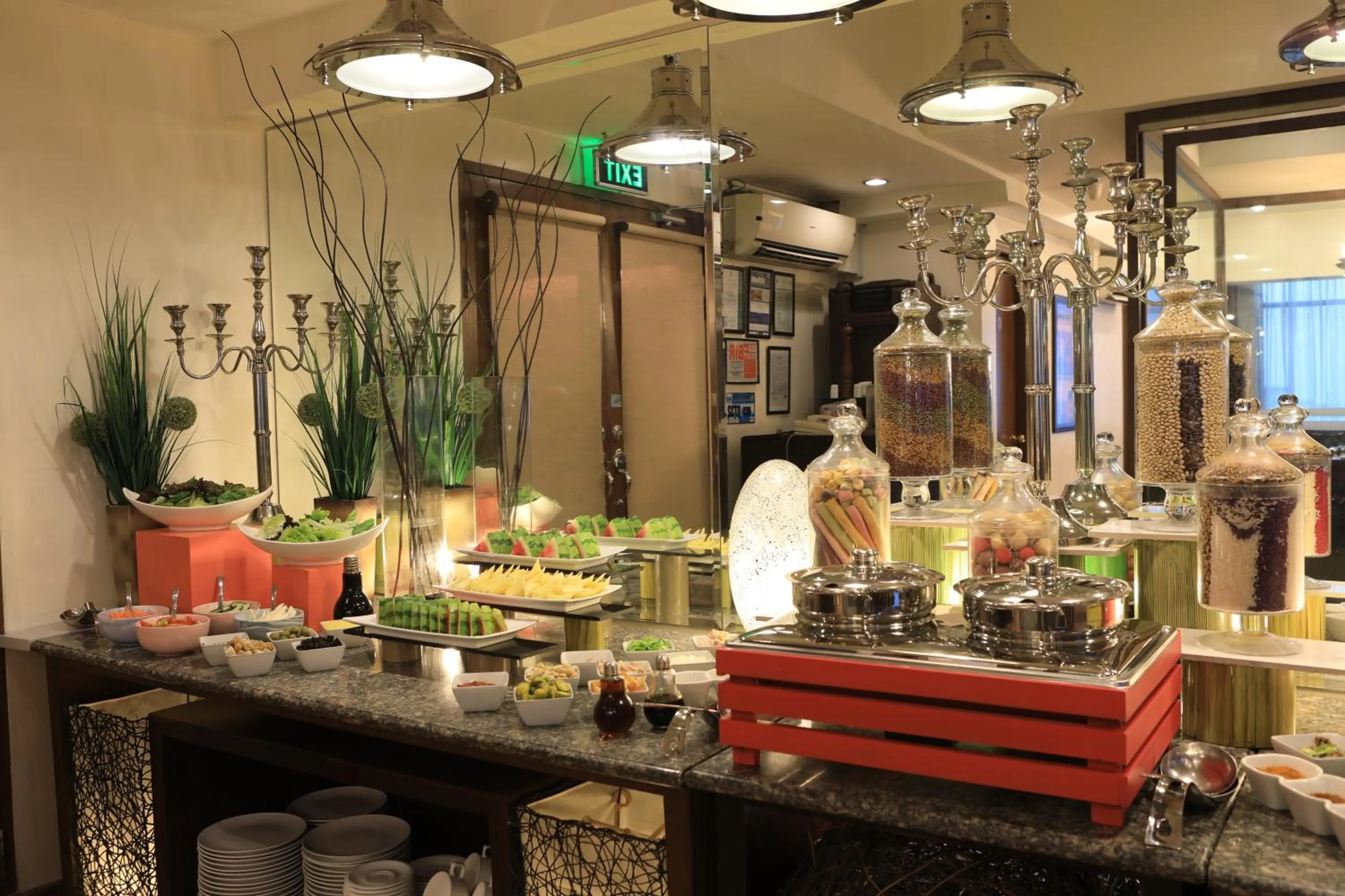 Restaurant/places to eat in The Malayan Plaza Hotel