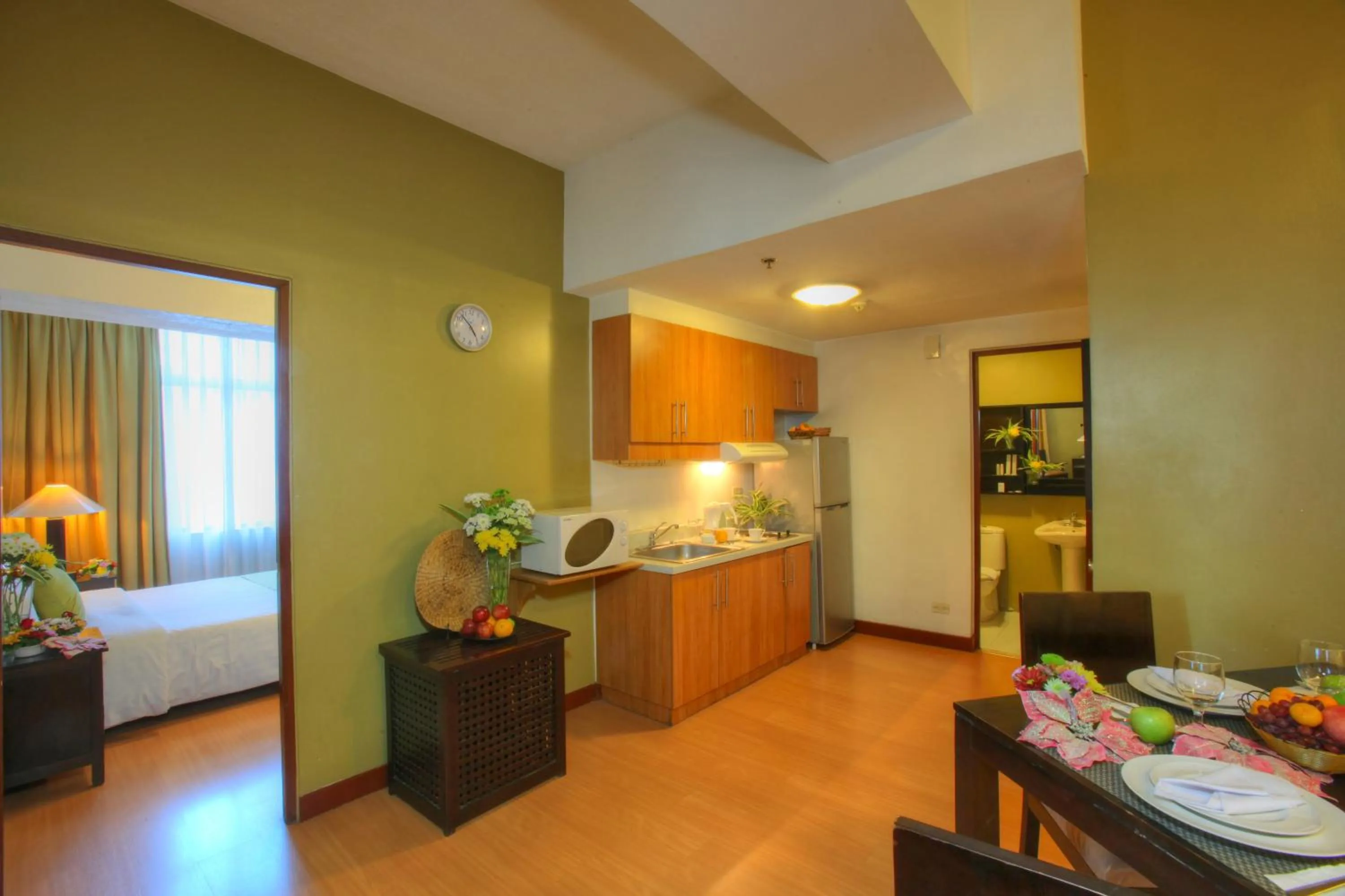 Kitchen or kitchenette in The Malayan Plaza Hotel
