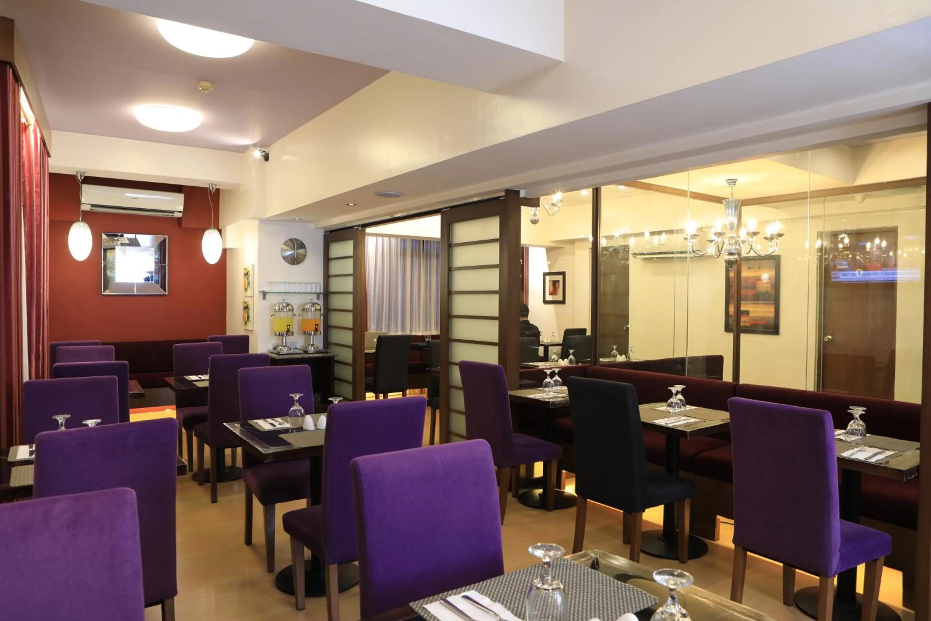 Restaurant/places to eat in The Malayan Plaza Hotel