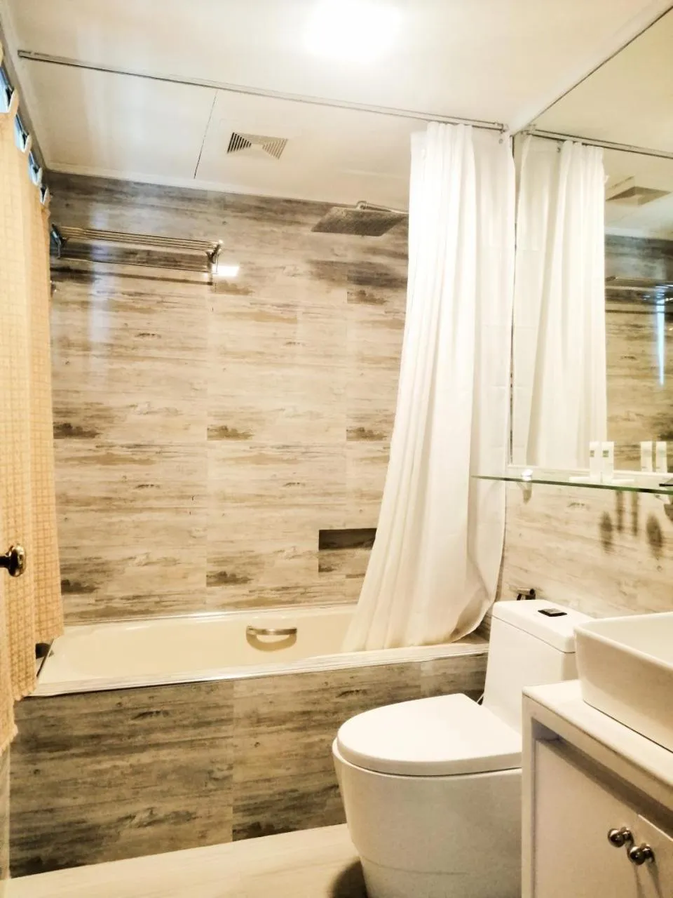 Bathroom in The Malayan Plaza Hotel